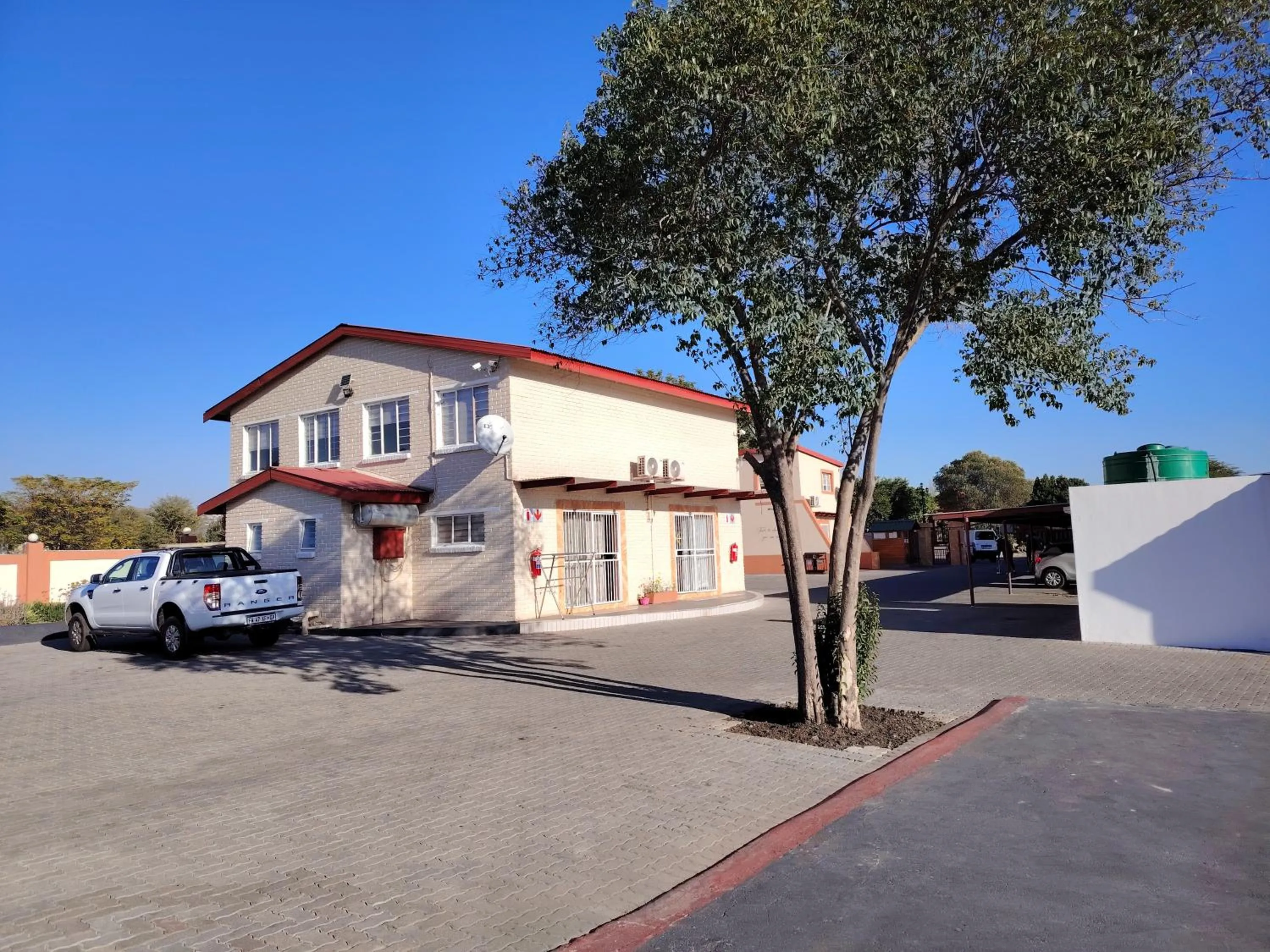 4th Avenue Themepark & Lodge