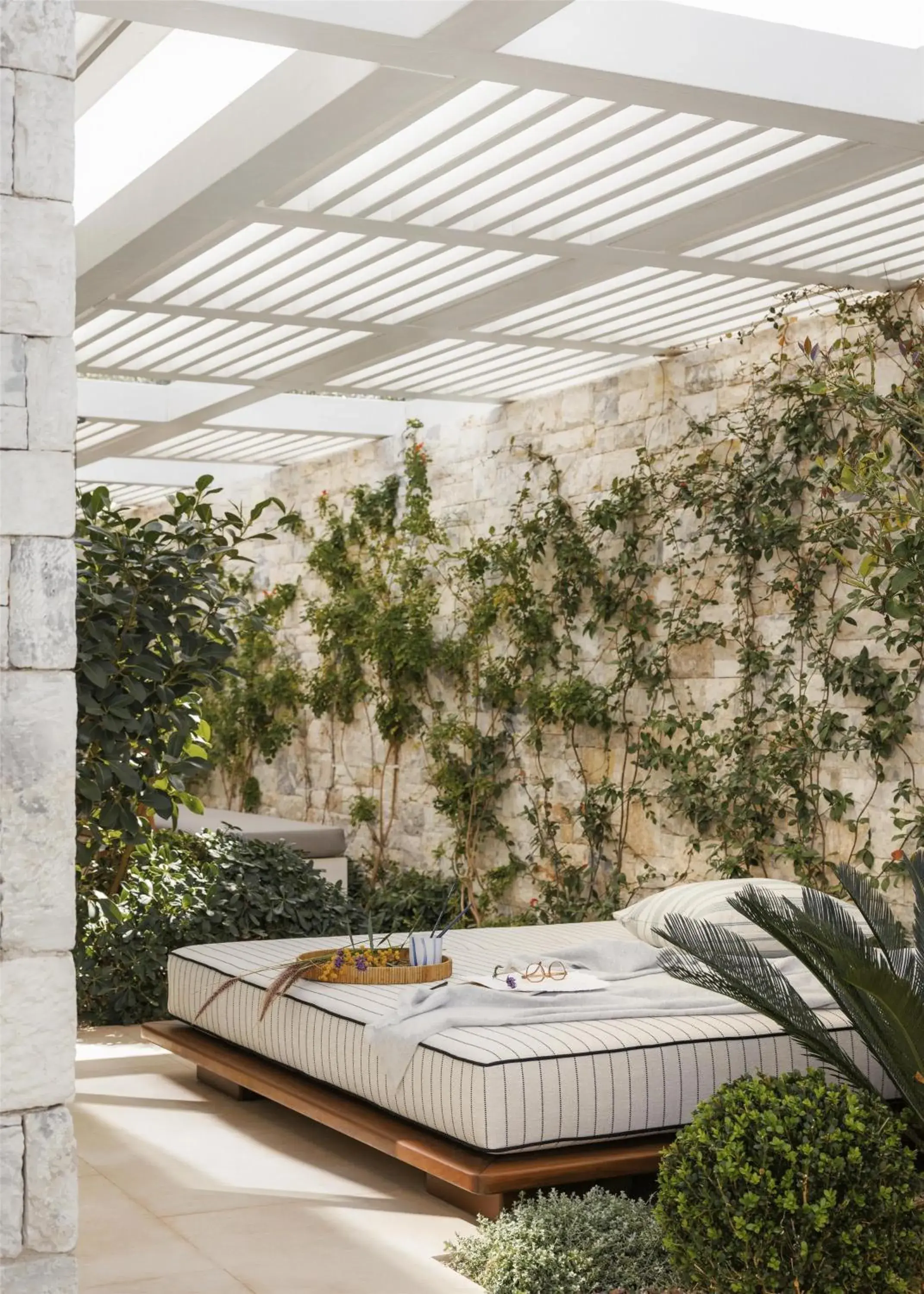 Property building, Bed in One&Only Aesthesis, Athens Property building, Bed in One&Only Aesthesis, Athens