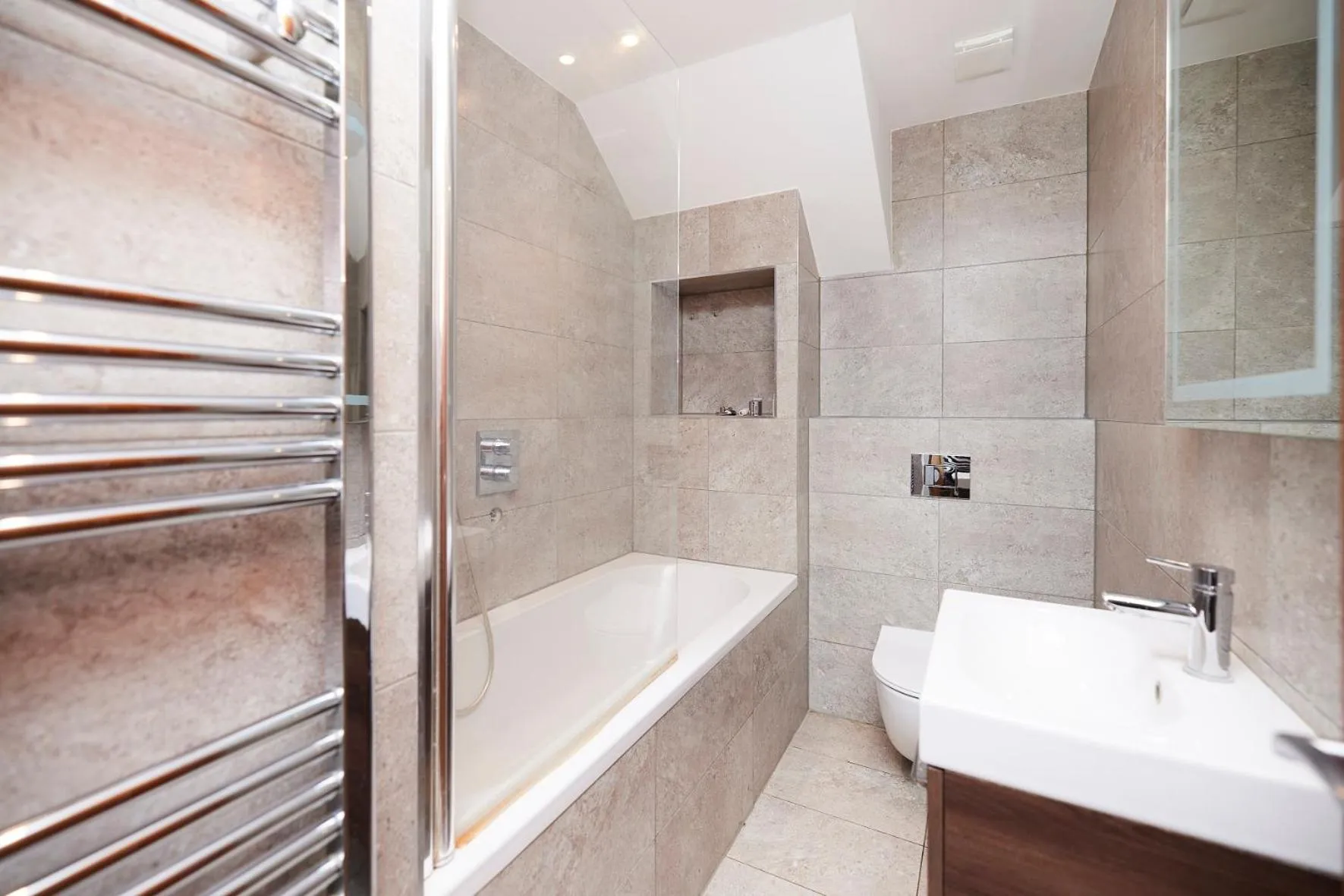 Bathroom in The Wandsworth Haven - Bright 2BDR Flat