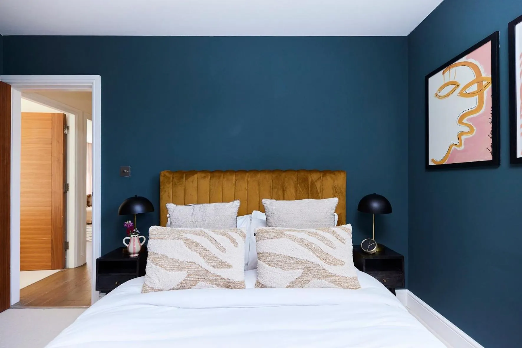 Bedroom in The Wandsworth Haven - Bright 2BDR Flat