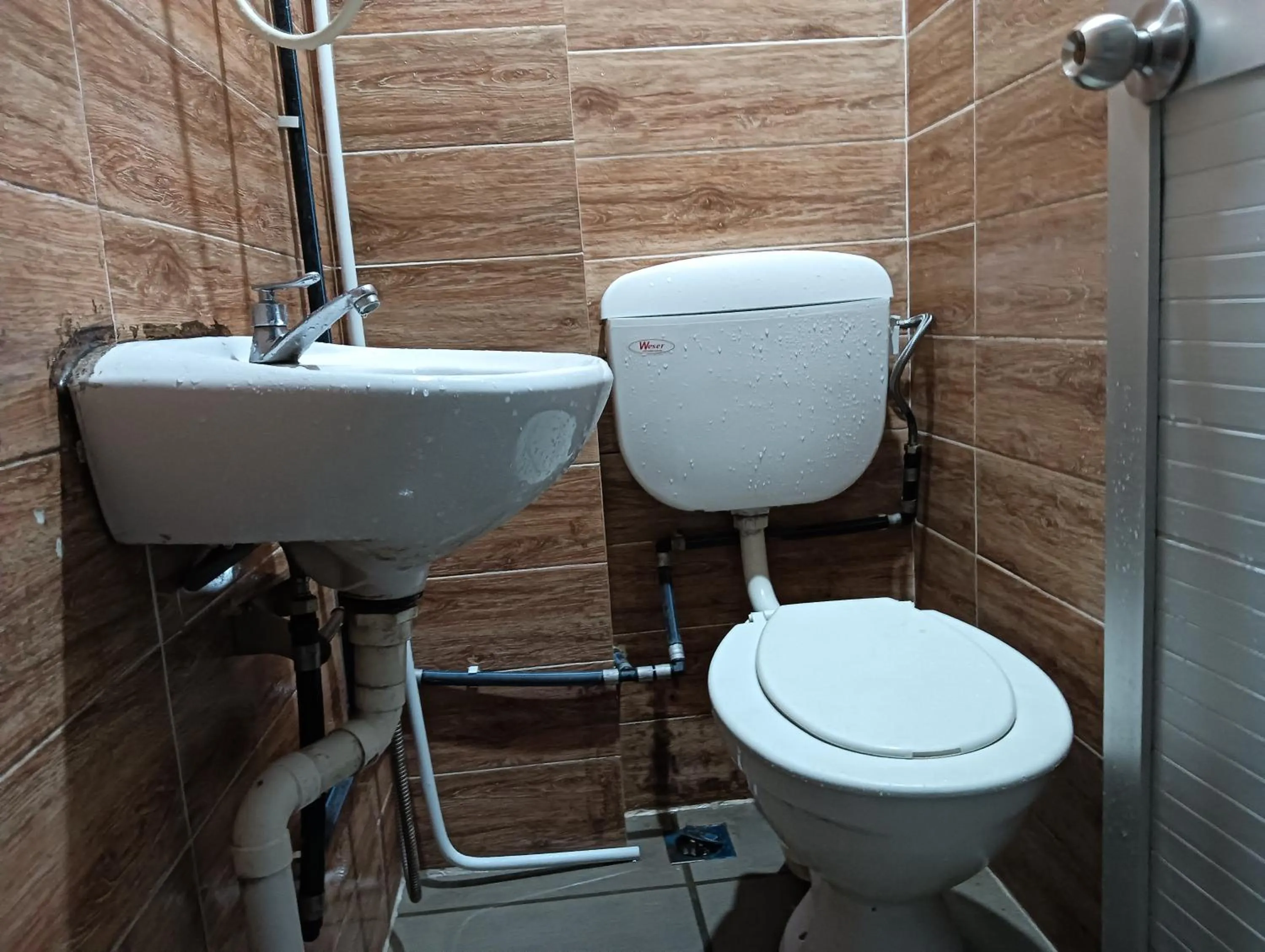 Bathroom in Hotel O Hi Inn 2