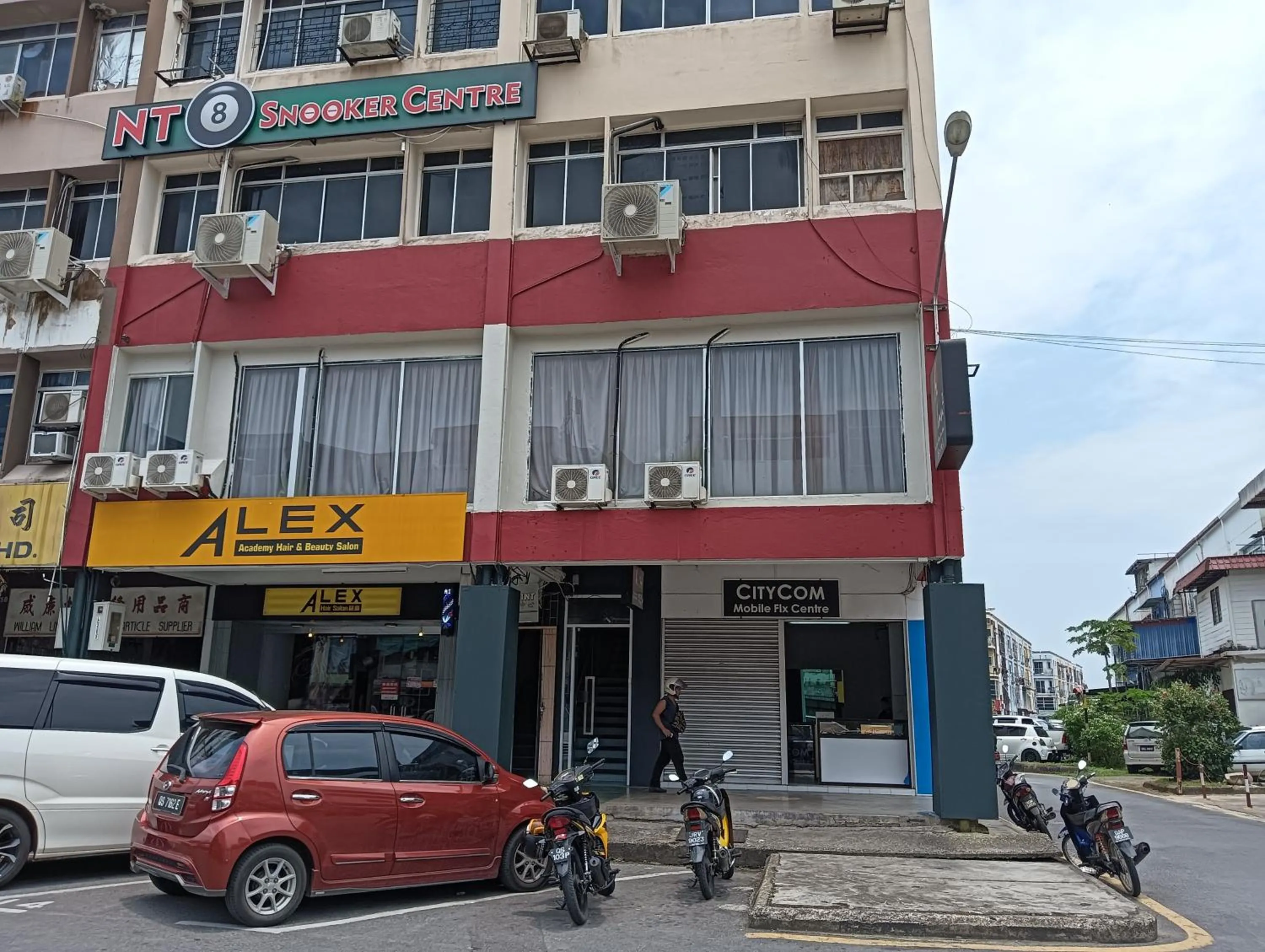 Facade/entrance in Hotel O Hi Inn 2
