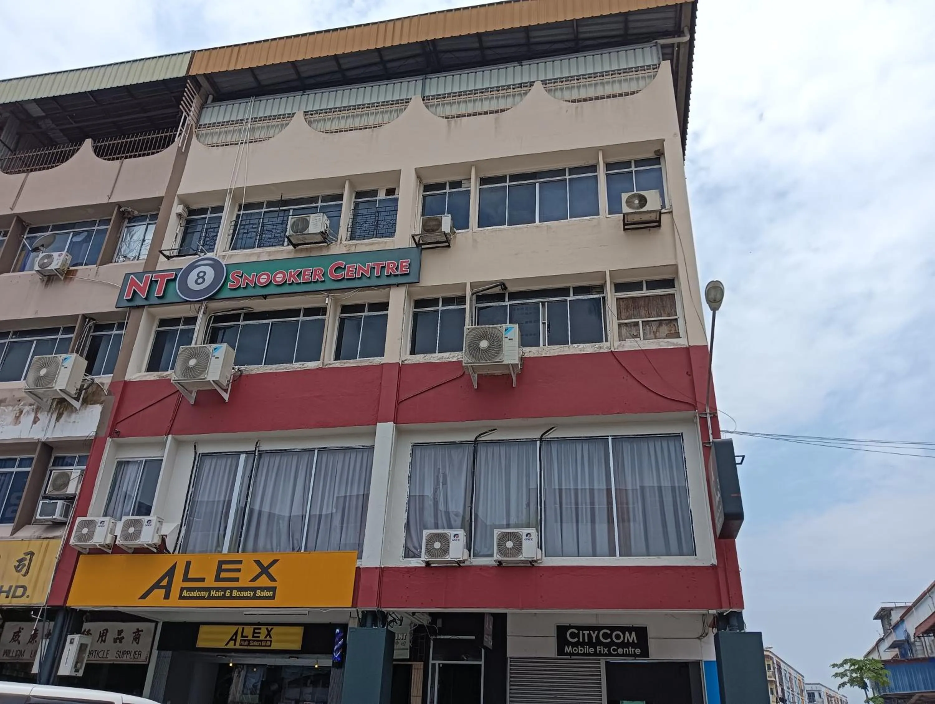 Facade/entrance in Hotel O Hi Inn 2