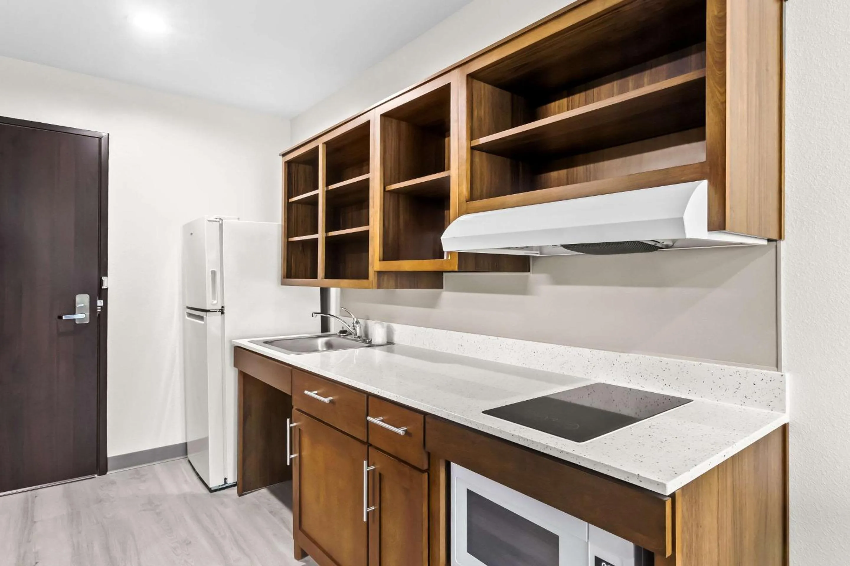 Queen Suite with Roll-In Shower - Disability Access/Non Smoking in WoodSpring Suites South Houston Hobby