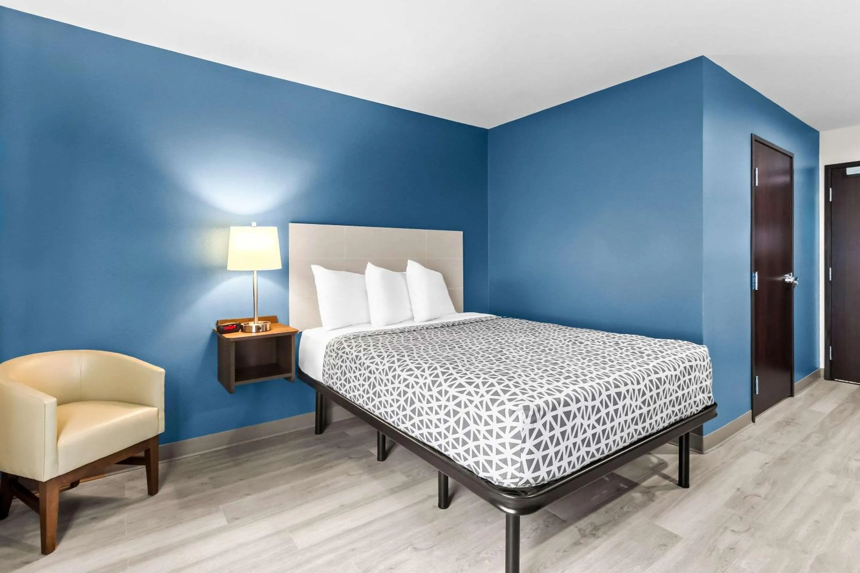 Queen Suite - Non Smoking in WoodSpring Suites South Houston Hobby