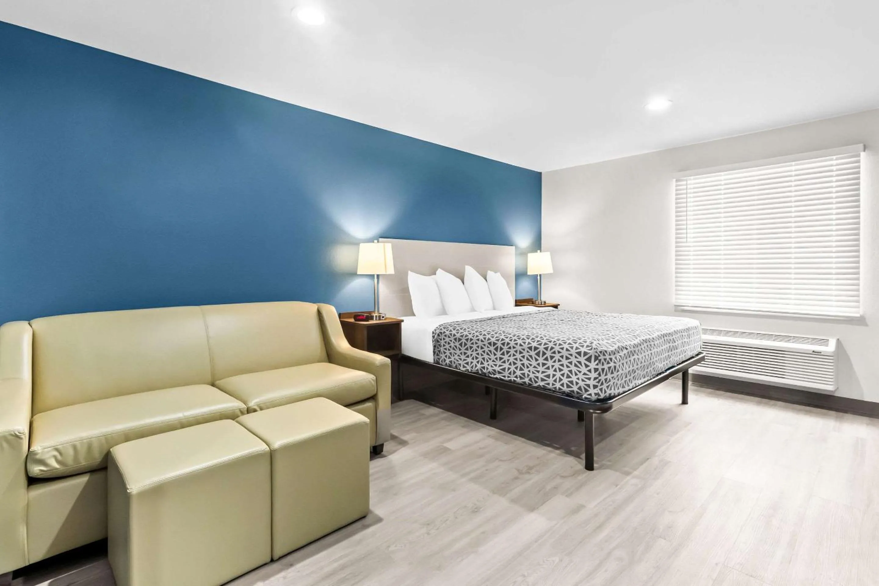 King Suite with Sofa - Non Smoking in WoodSpring Suites South Houston Hobby