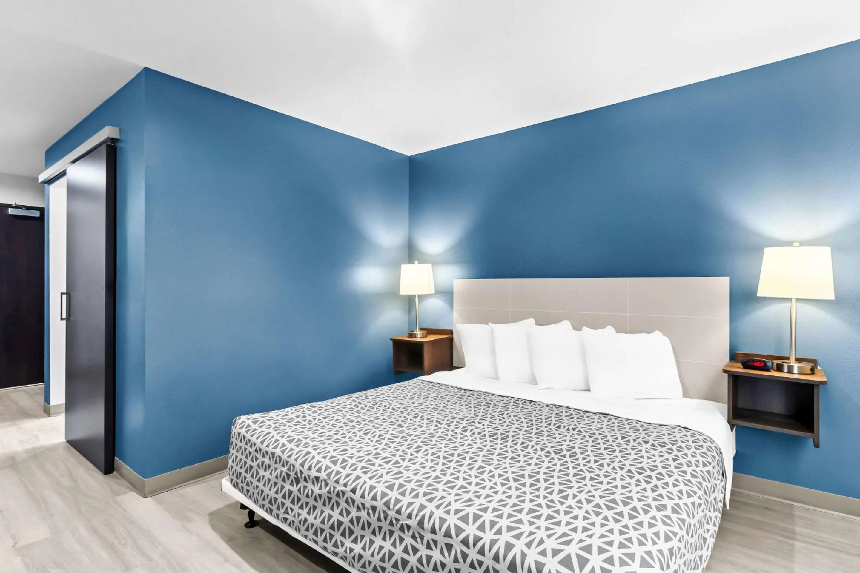 King Suite with Sofa - Disability Access/Non Smoking in WoodSpring Suites South Houston Hobby