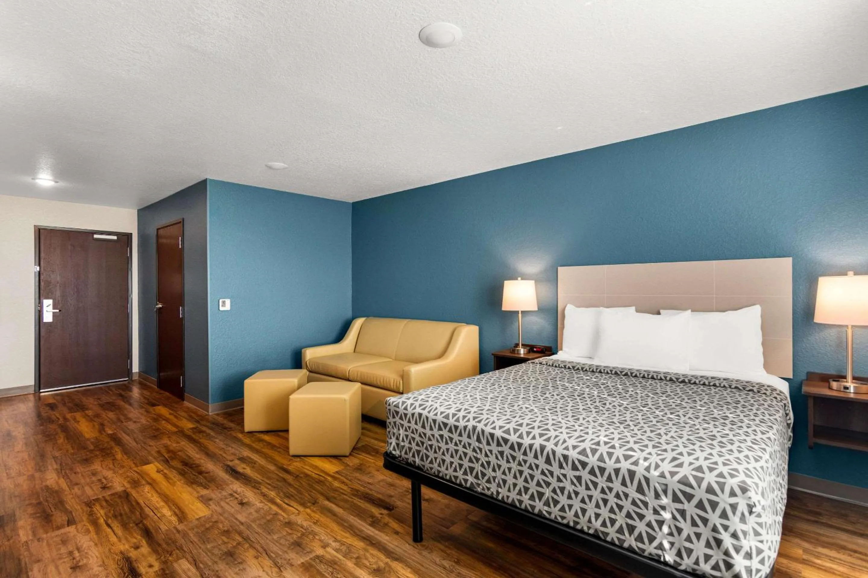 Bedroom, Bed in WoodSpring Suites Port St Lucie