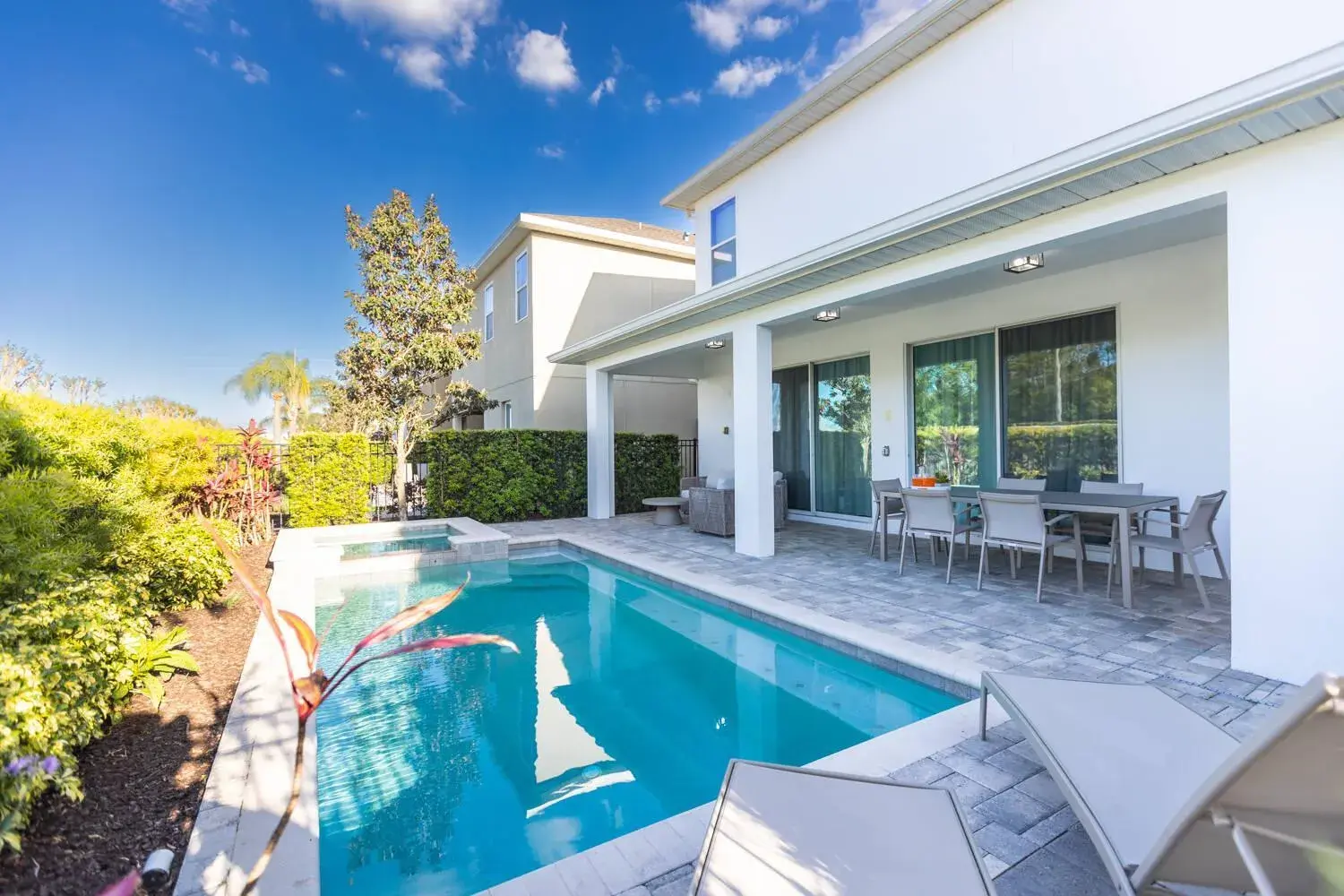 Comfy Modern House w Pool Perfect Location Comfy Modern House w Pool Perfect Location