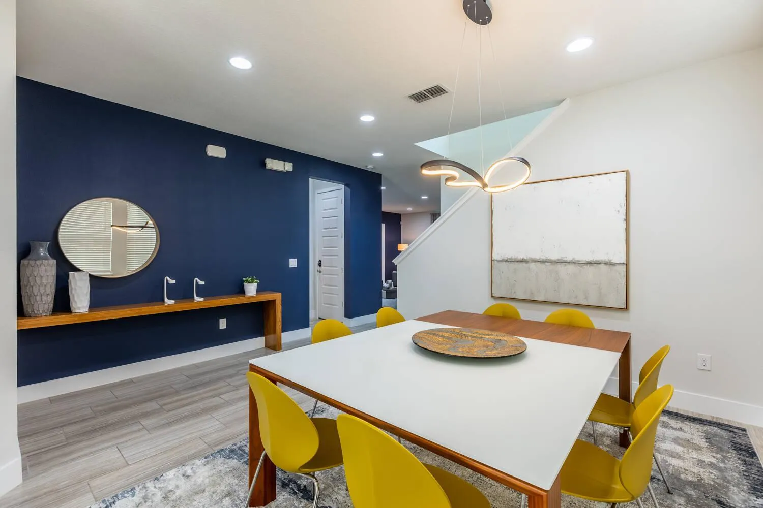 Comfy Modern House w Pool Perfect Location