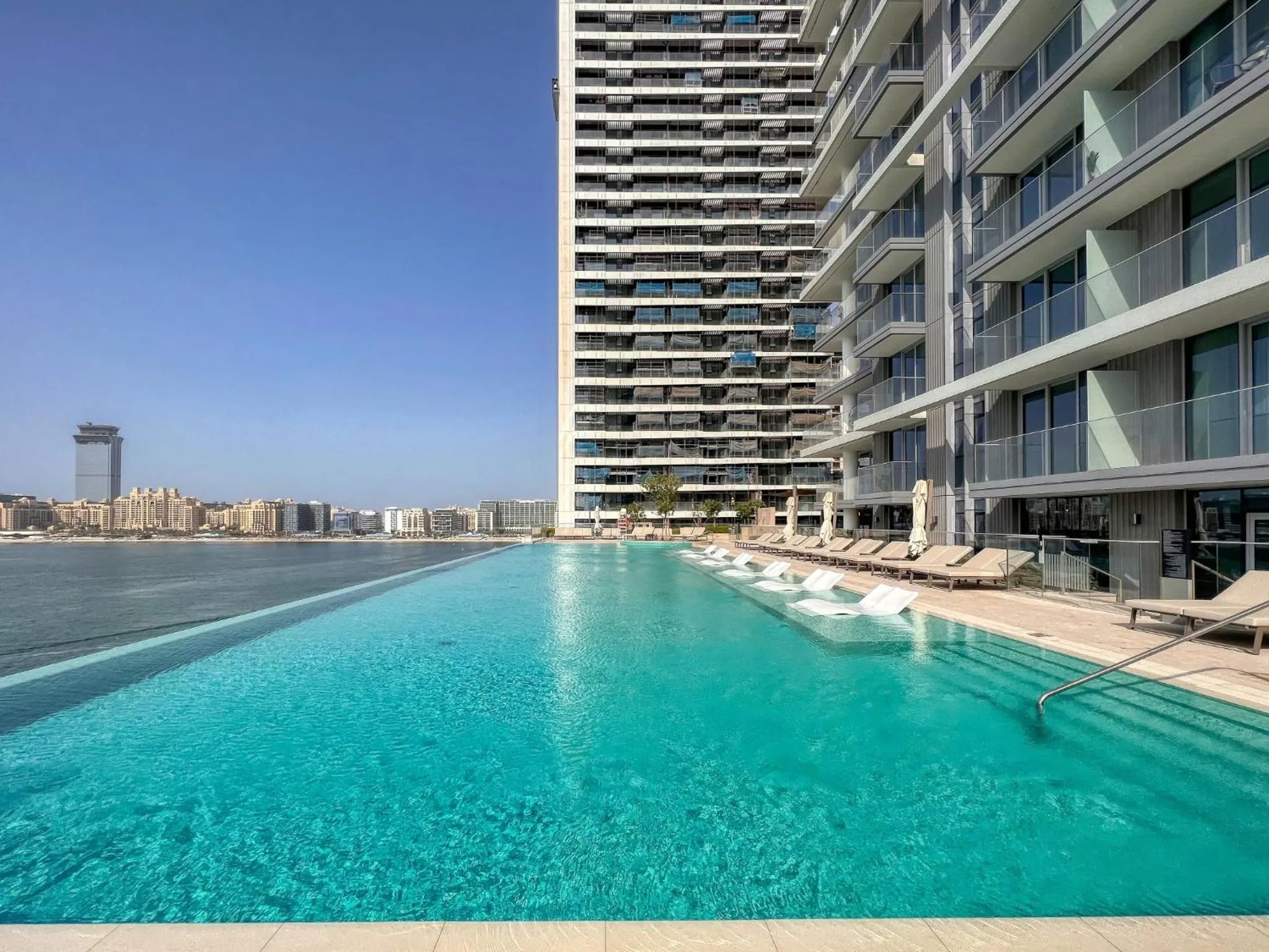 Swimming pool in Sea view 2-Bedroom - Beach Isle