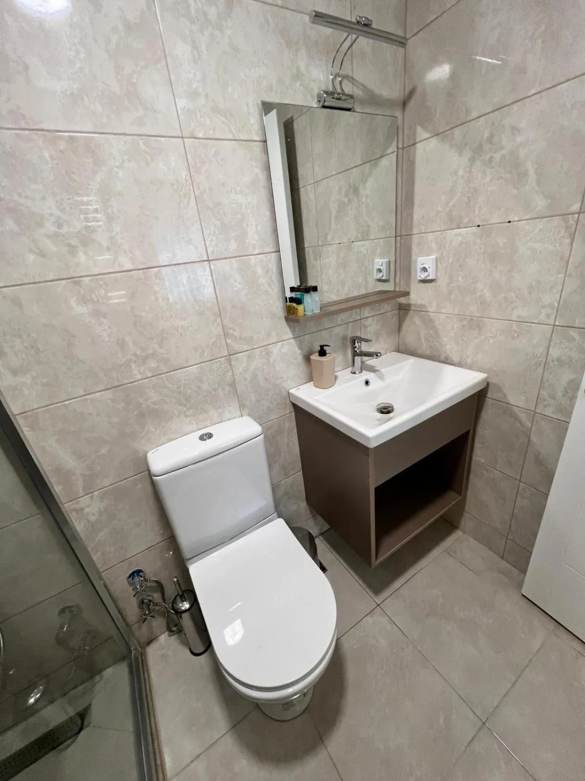 Toilet in Taksim Nacre 360 Suit