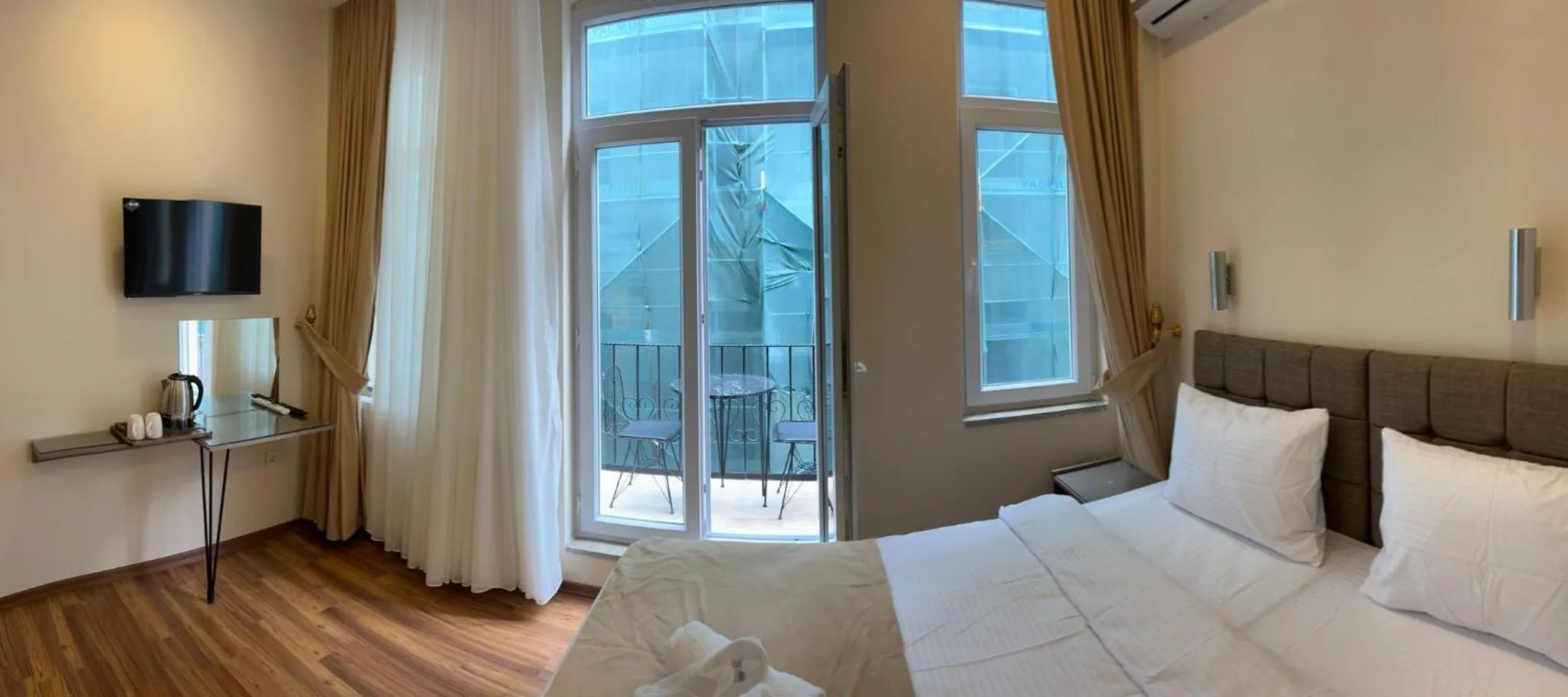 Bed in Taksim Nacre 360 Suit