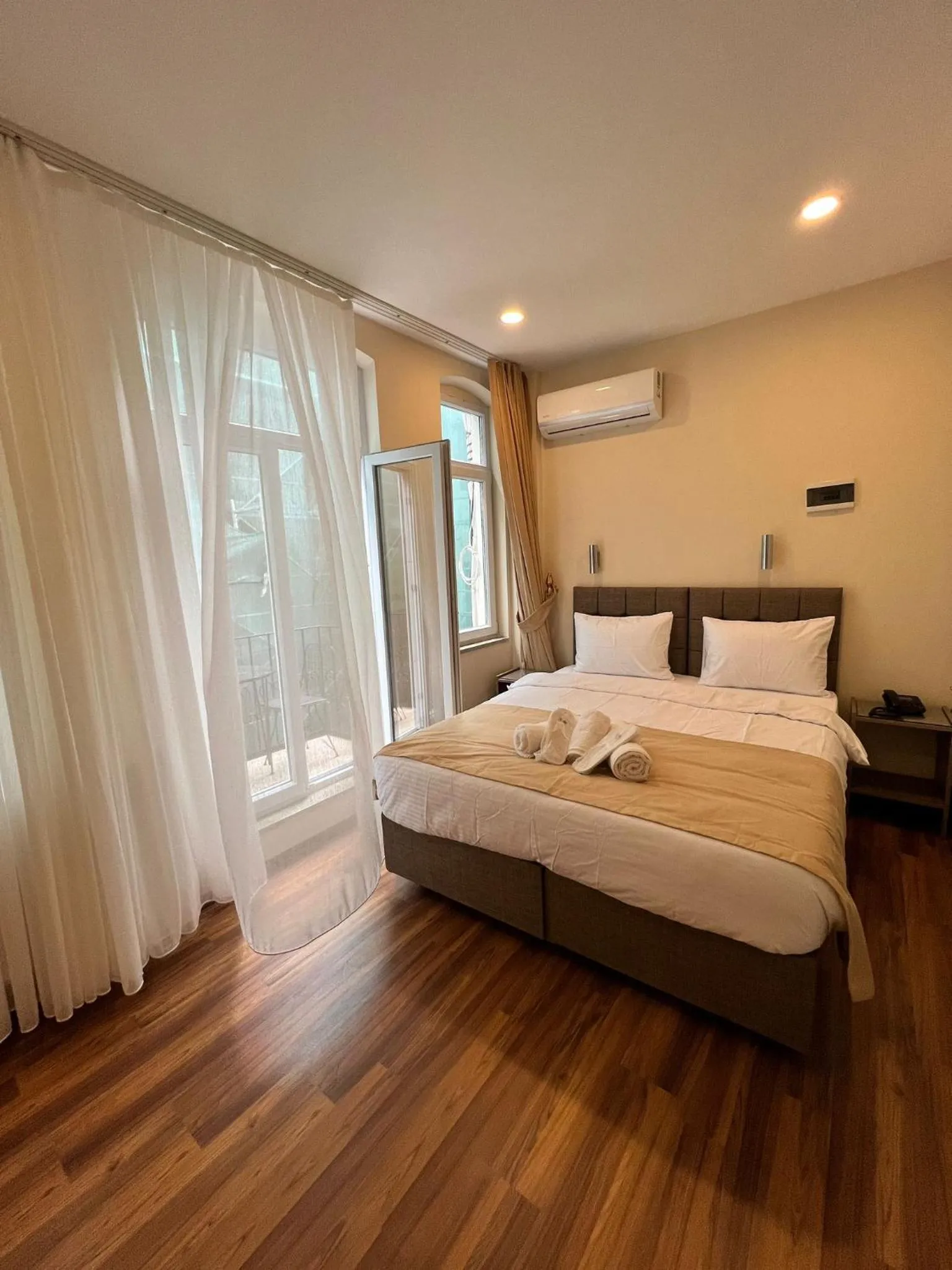 Bed in Taksim Nacre 360 Suit