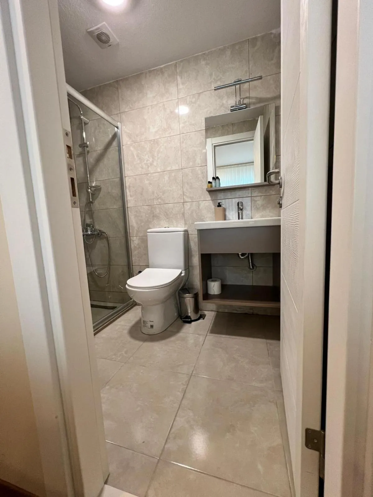 Shower in Taksim Nacre 360 Suit