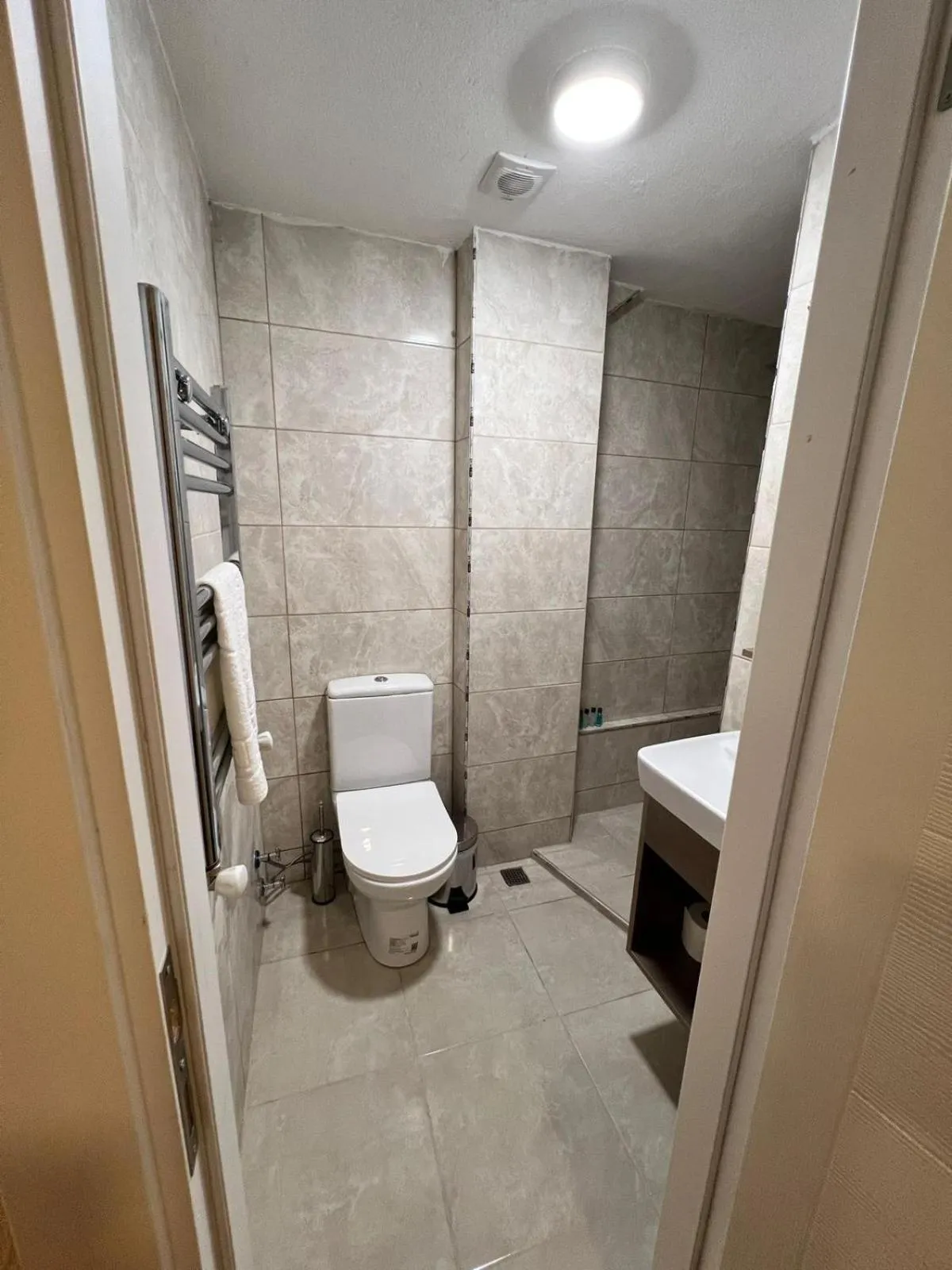 Toilet in Taksim Nacre 360 Suit