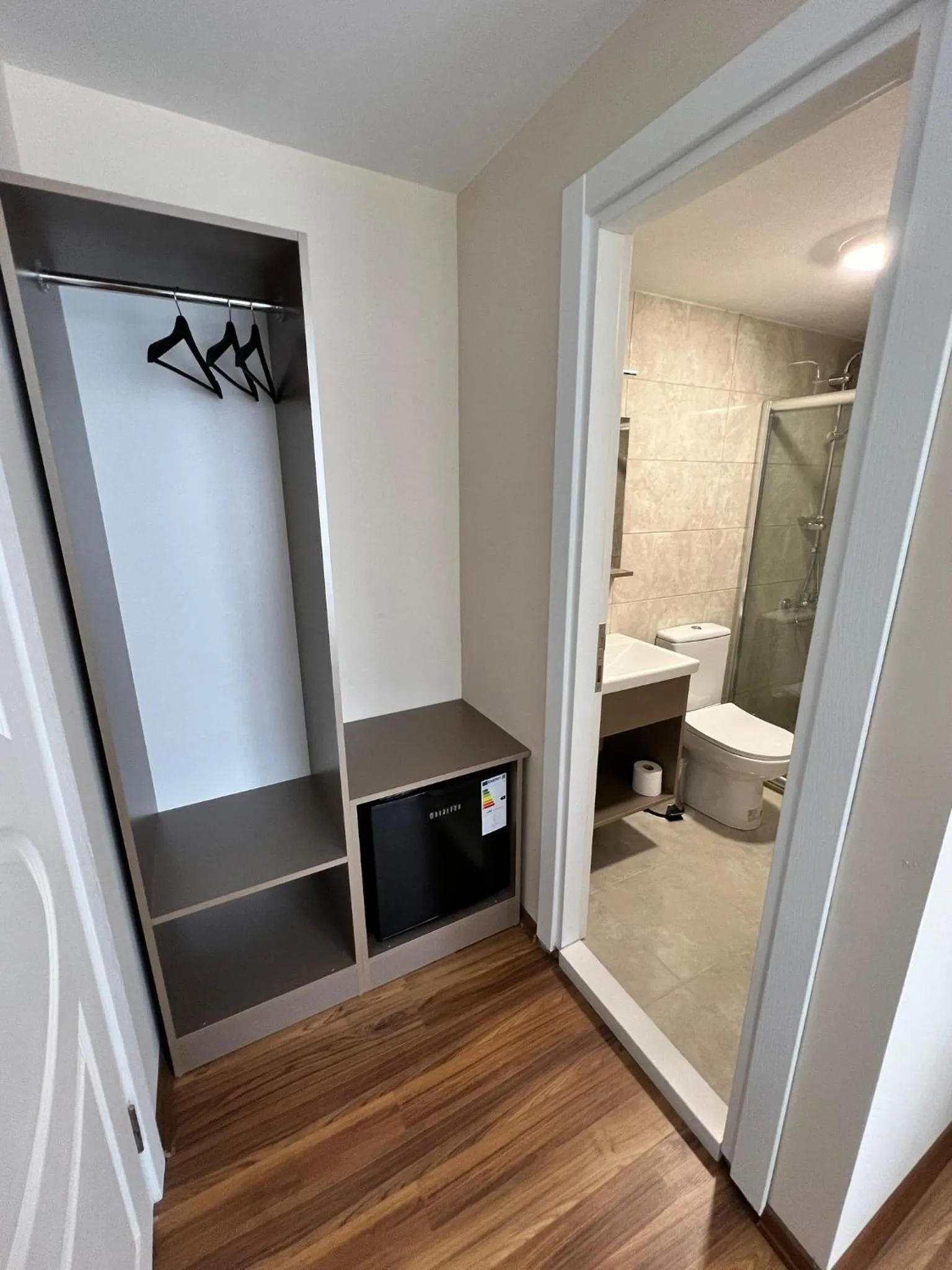 Shower in Taksim Nacre 360 Suit