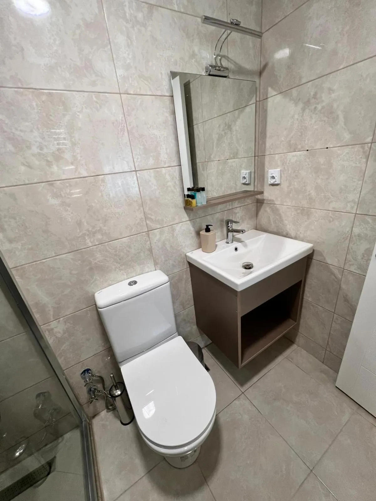 Toilet in Taksim Nacre 360 Suit