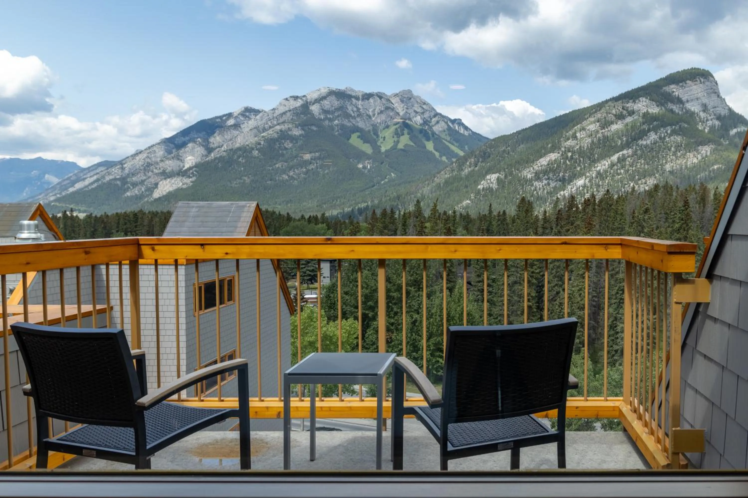 Day in Hotel Canoe and Suites