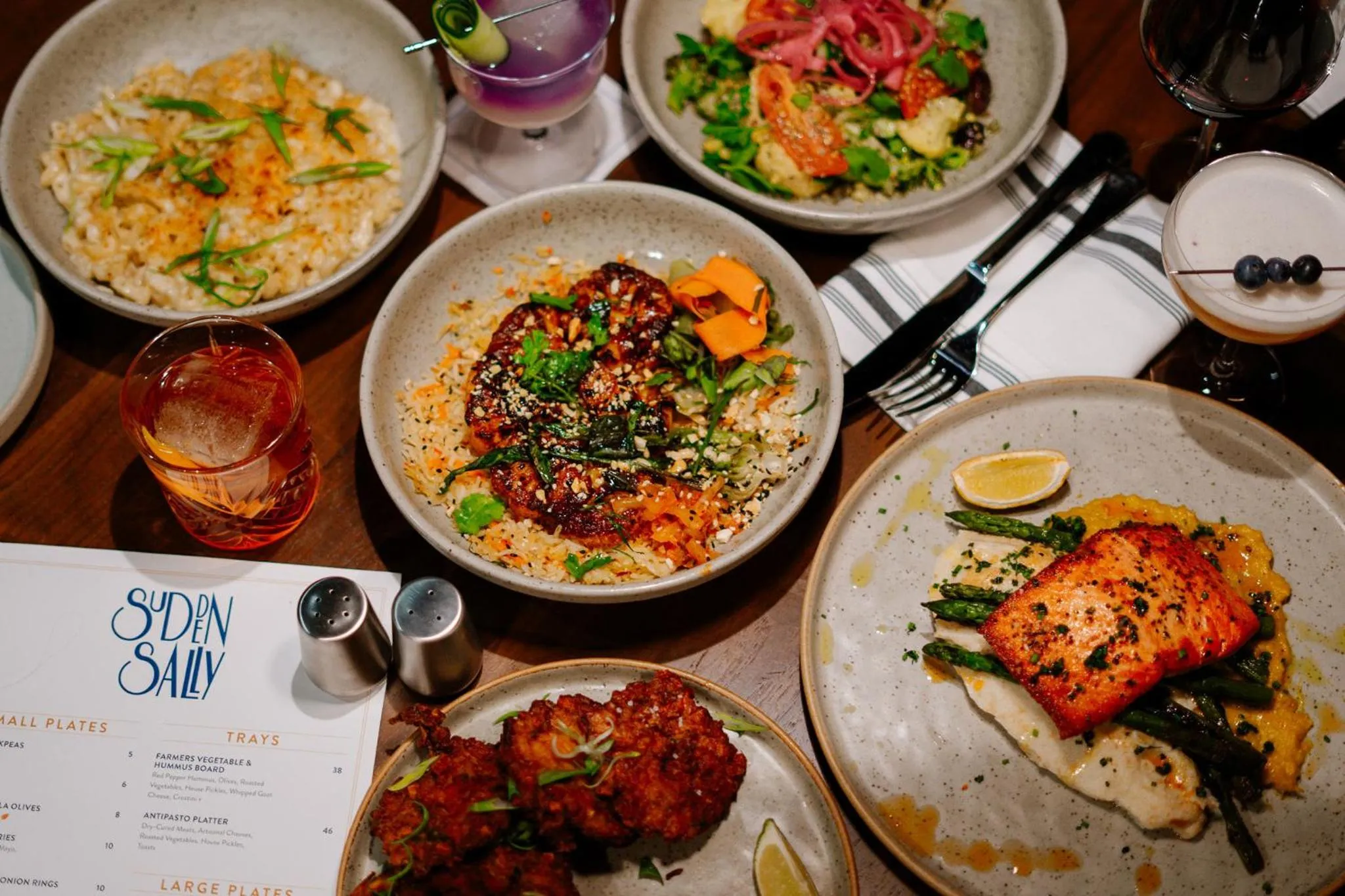 Restaurant/places to eat in Hotel Canoe and Suites