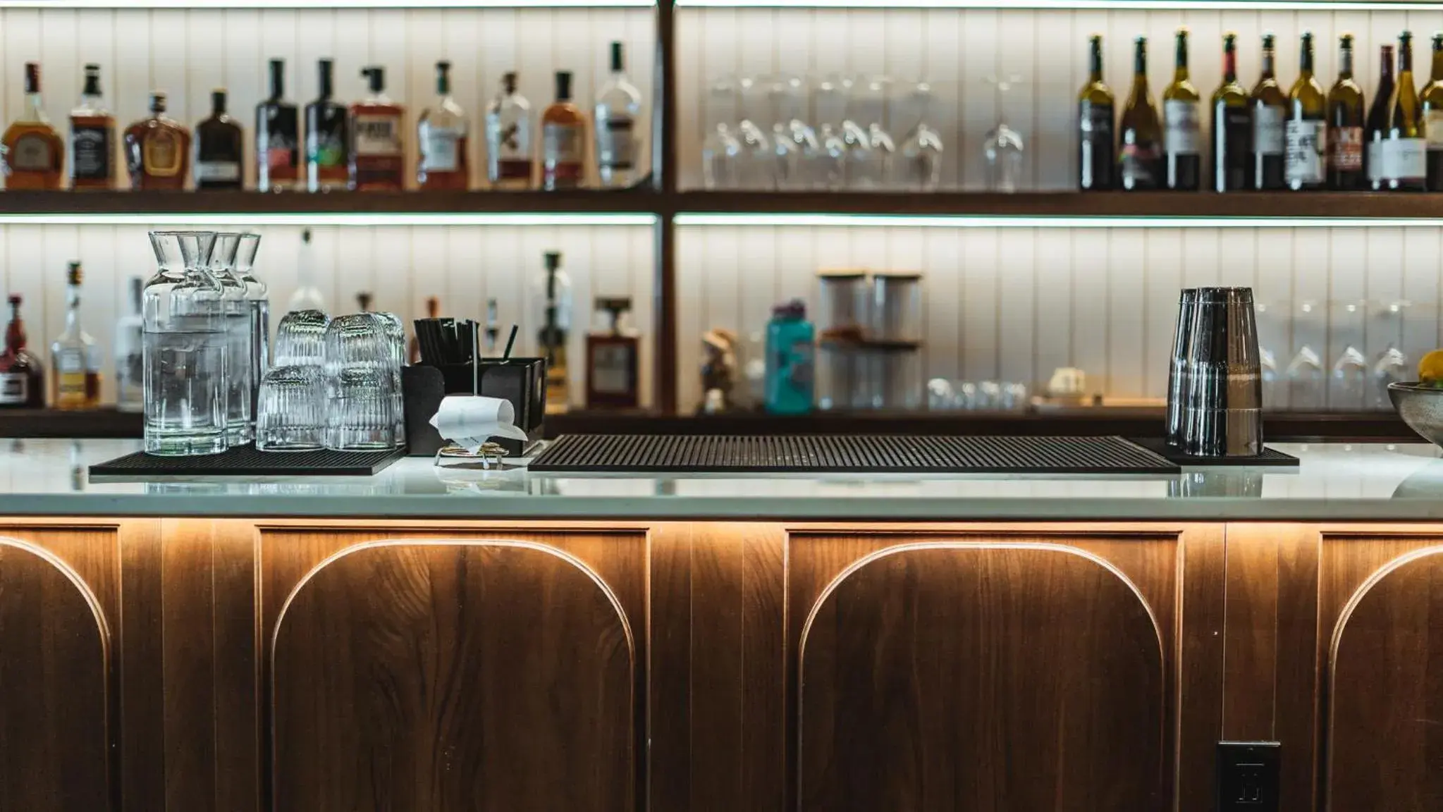 Lounge or bar in Hotel Canoe and Suites Lounge or bar in Hotel Canoe and Suites