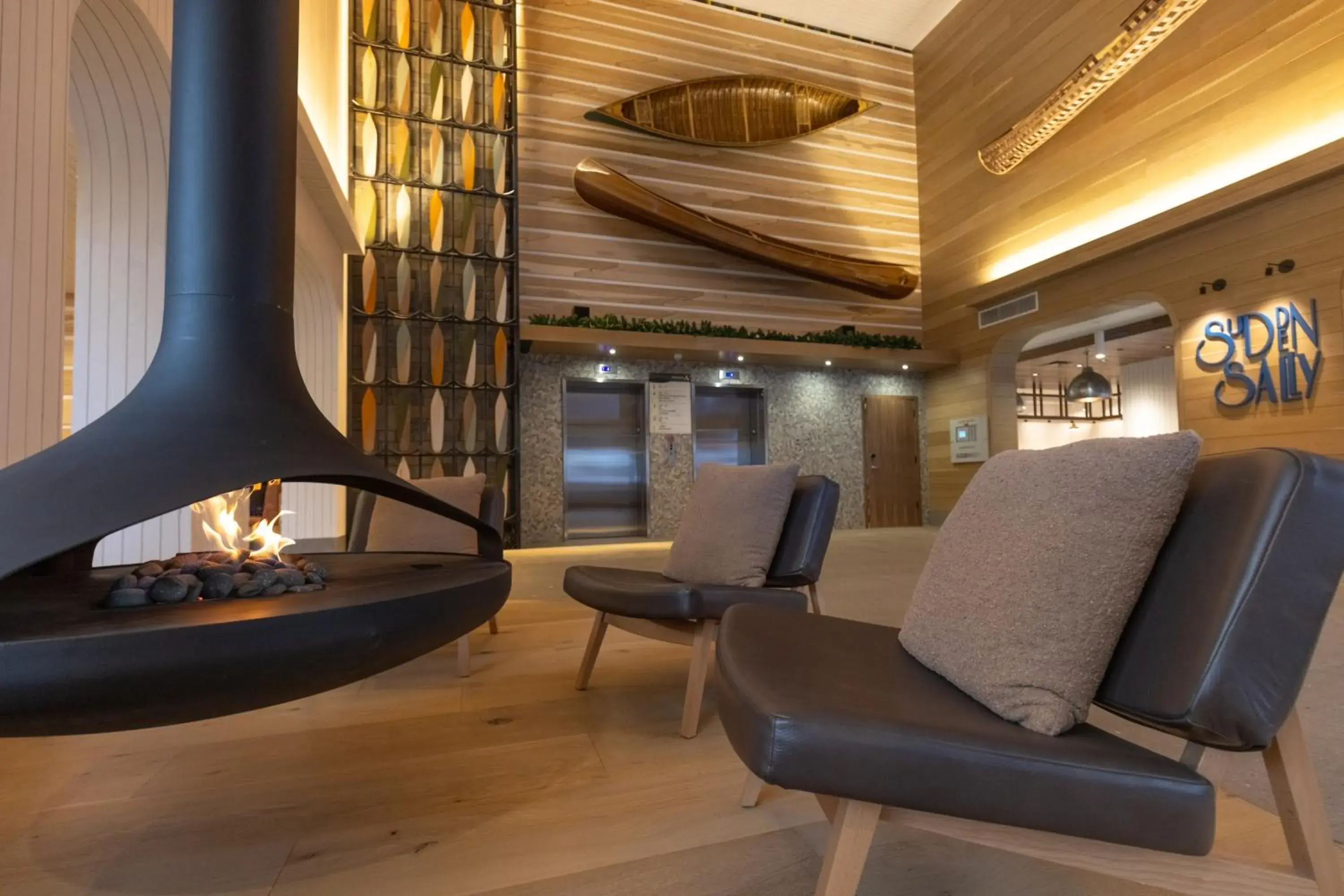 Lobby or reception in Hotel Canoe and Suites Lobby or reception in Hotel Canoe and Suites