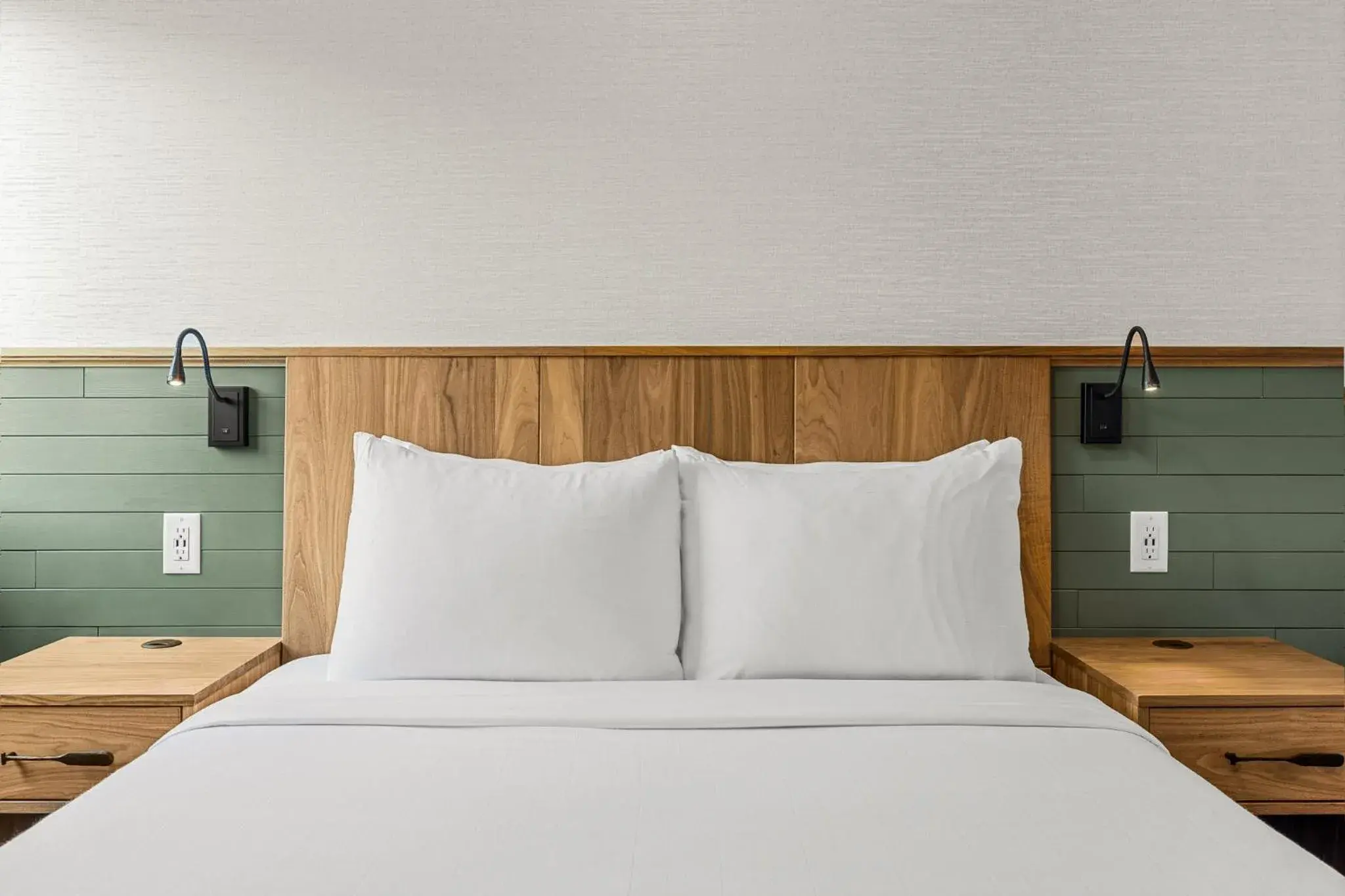 Bedroom, Bed in Hotel Canoe and Suites Bedroom, Bed in Hotel Canoe and Suites