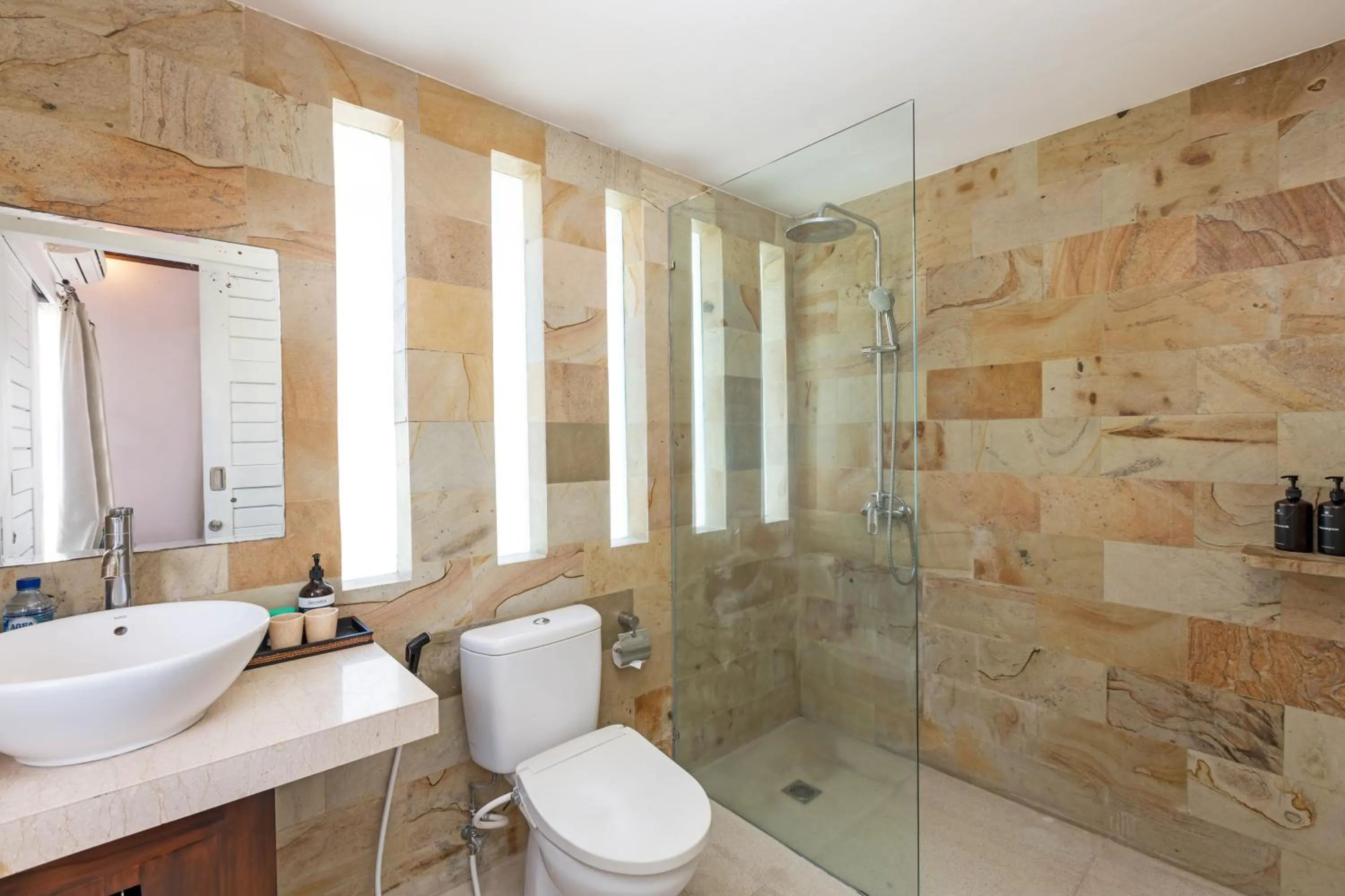 Bathroom in Kerta Rama Seminyak by Kerta Living