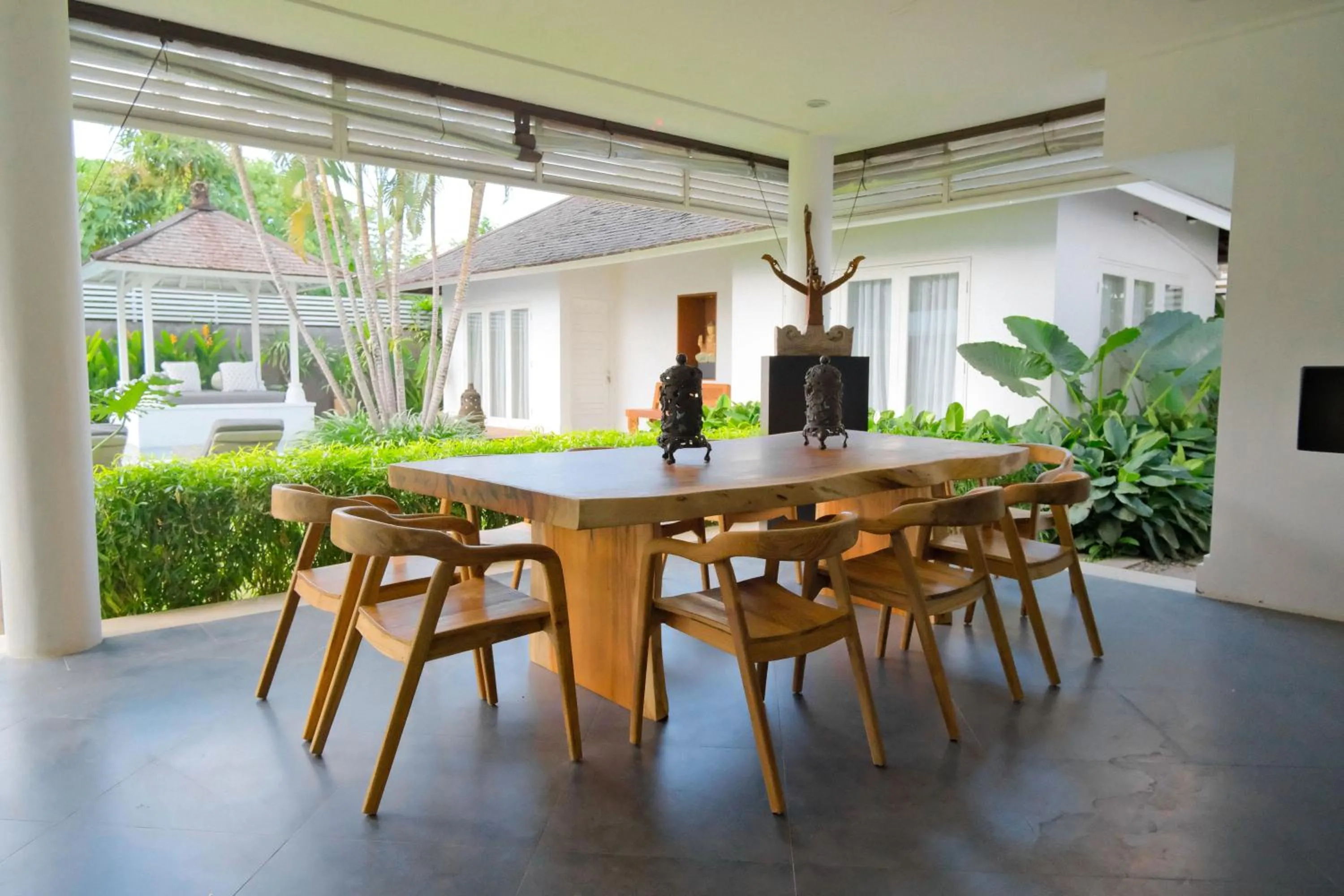 Dining area in Kerta Rama Seminyak by Kerta Living