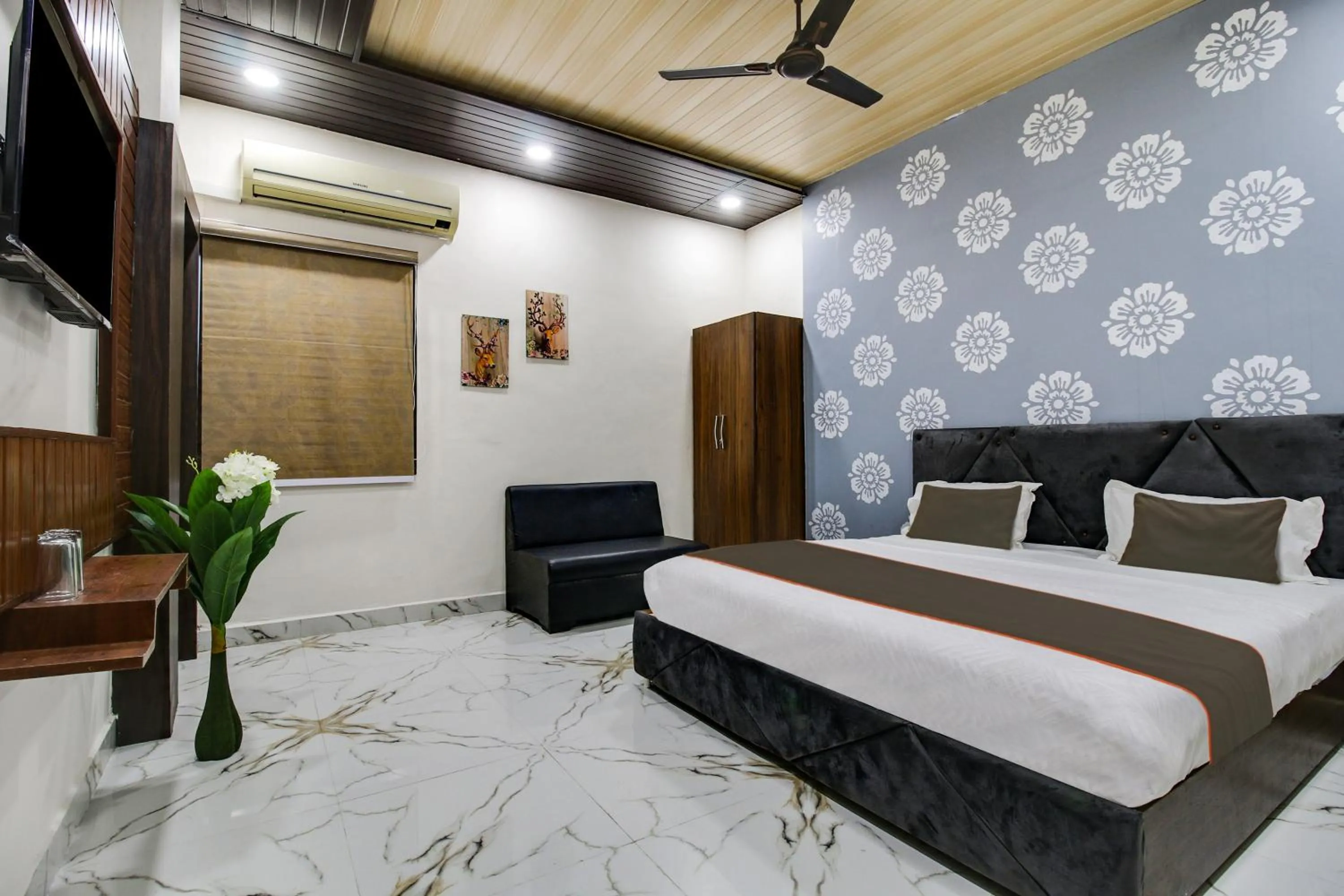 Bathroom, Bed in Hotel O by OYO Sawariya Regency