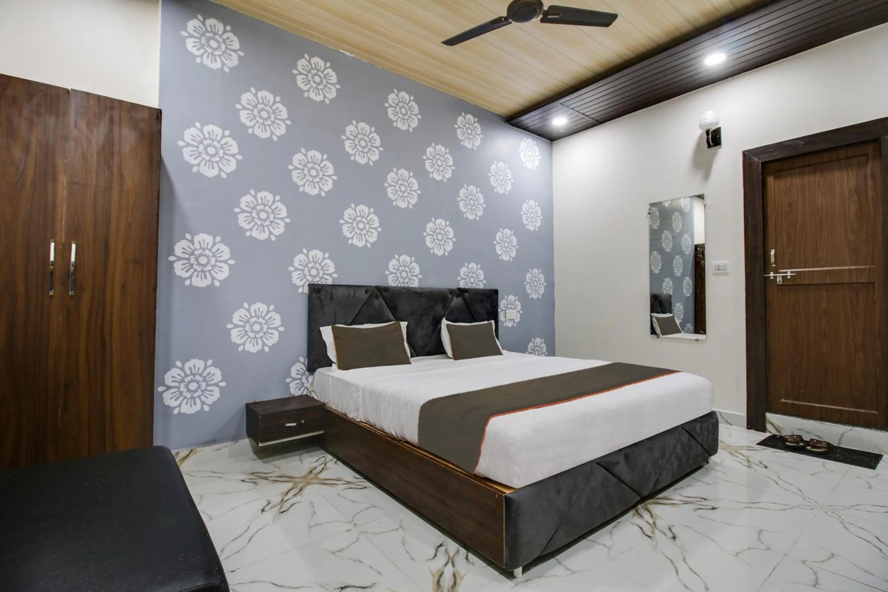 Bedroom, Bed in Hotel O by OYO Sawariya Regency