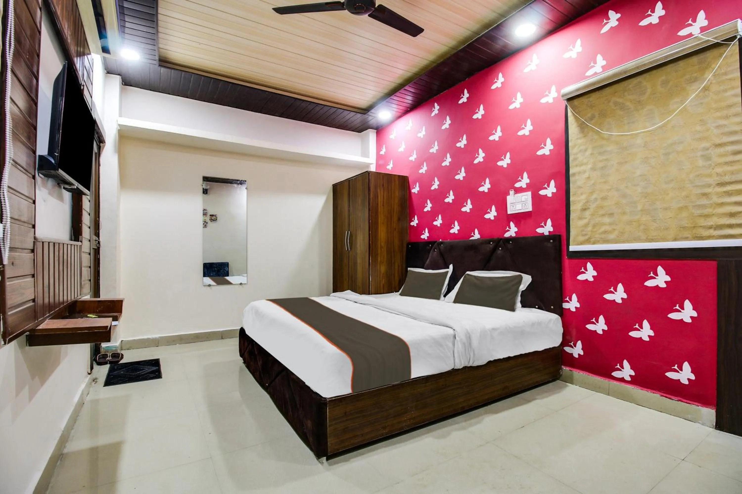 Bedroom in Hotel O by OYO Sawariya Regency