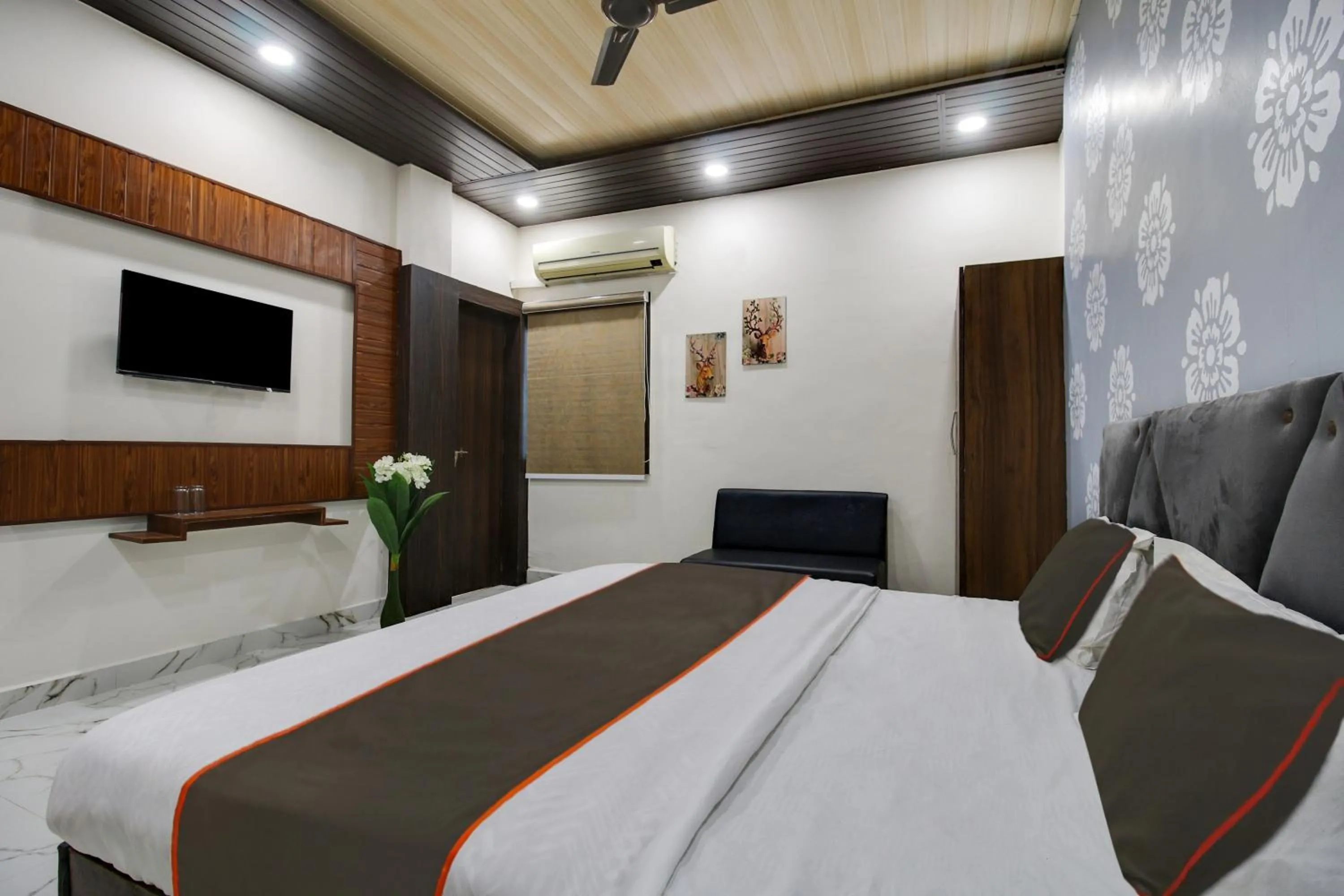 Bedroom, Bed in Hotel O by OYO Sawariya Regency