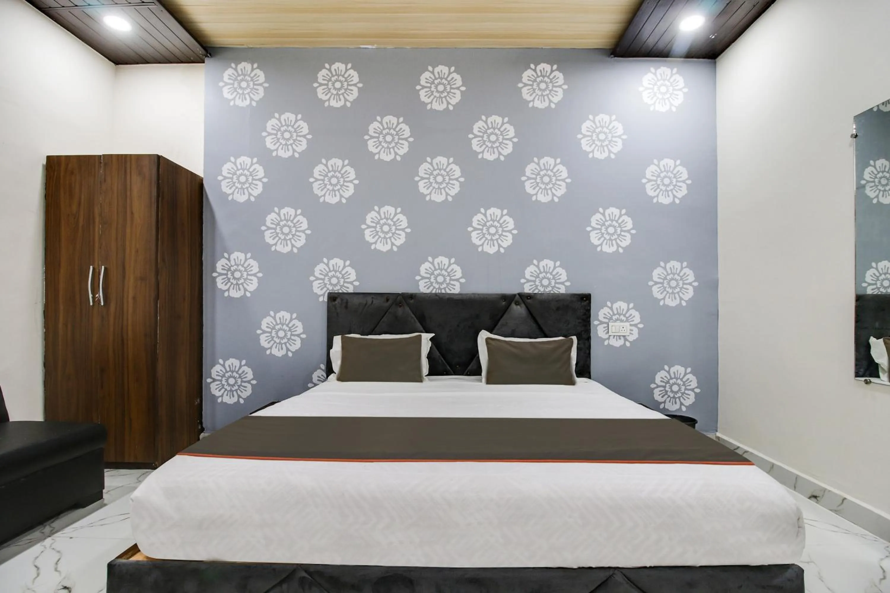 Bedroom, Bed in Hotel O by OYO Sawariya Regency