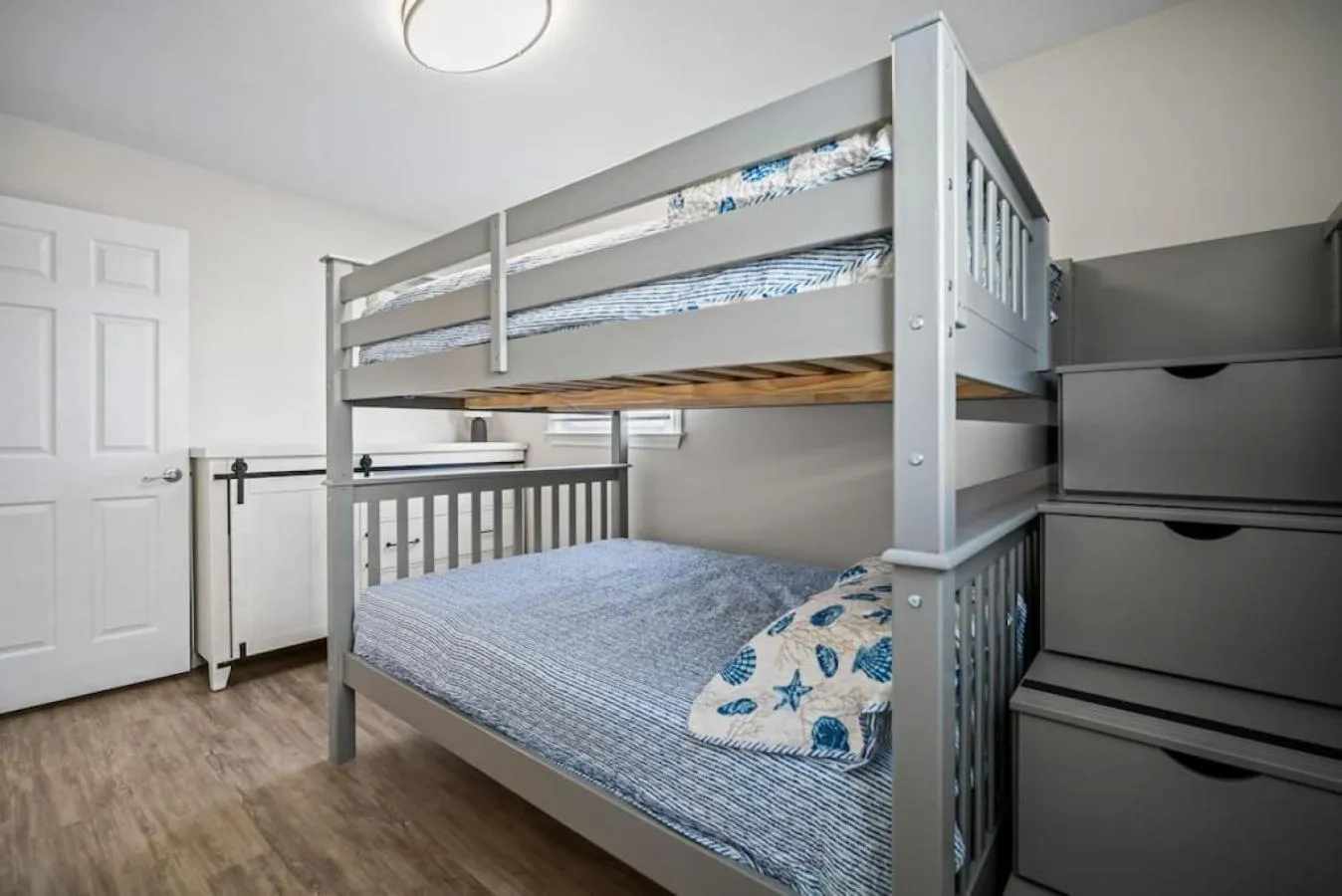 Bedroom, Bed in Full House 2 Blocks from Beach