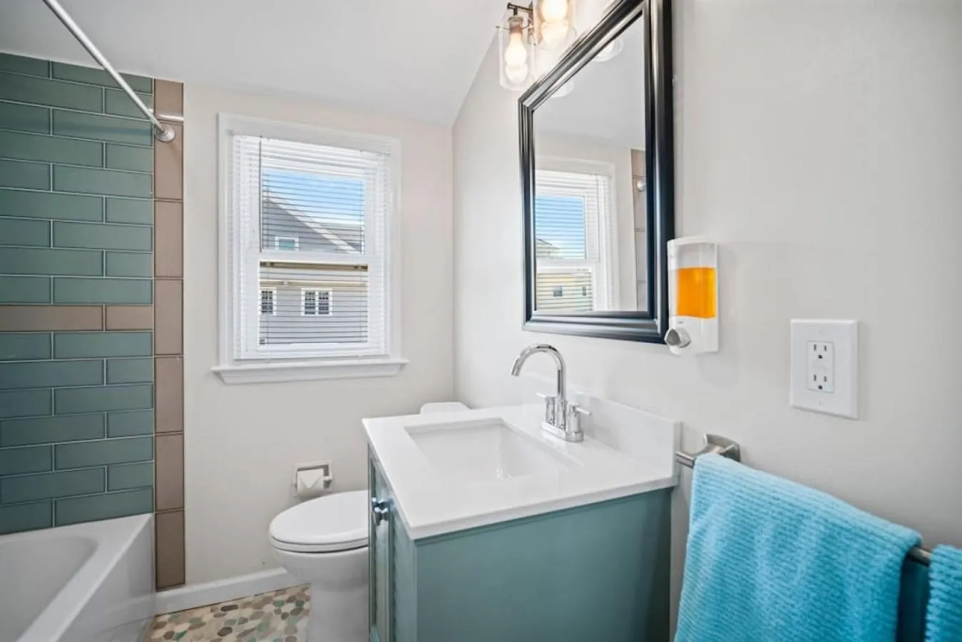 Bathroom in Full House 2 Blocks from Beach