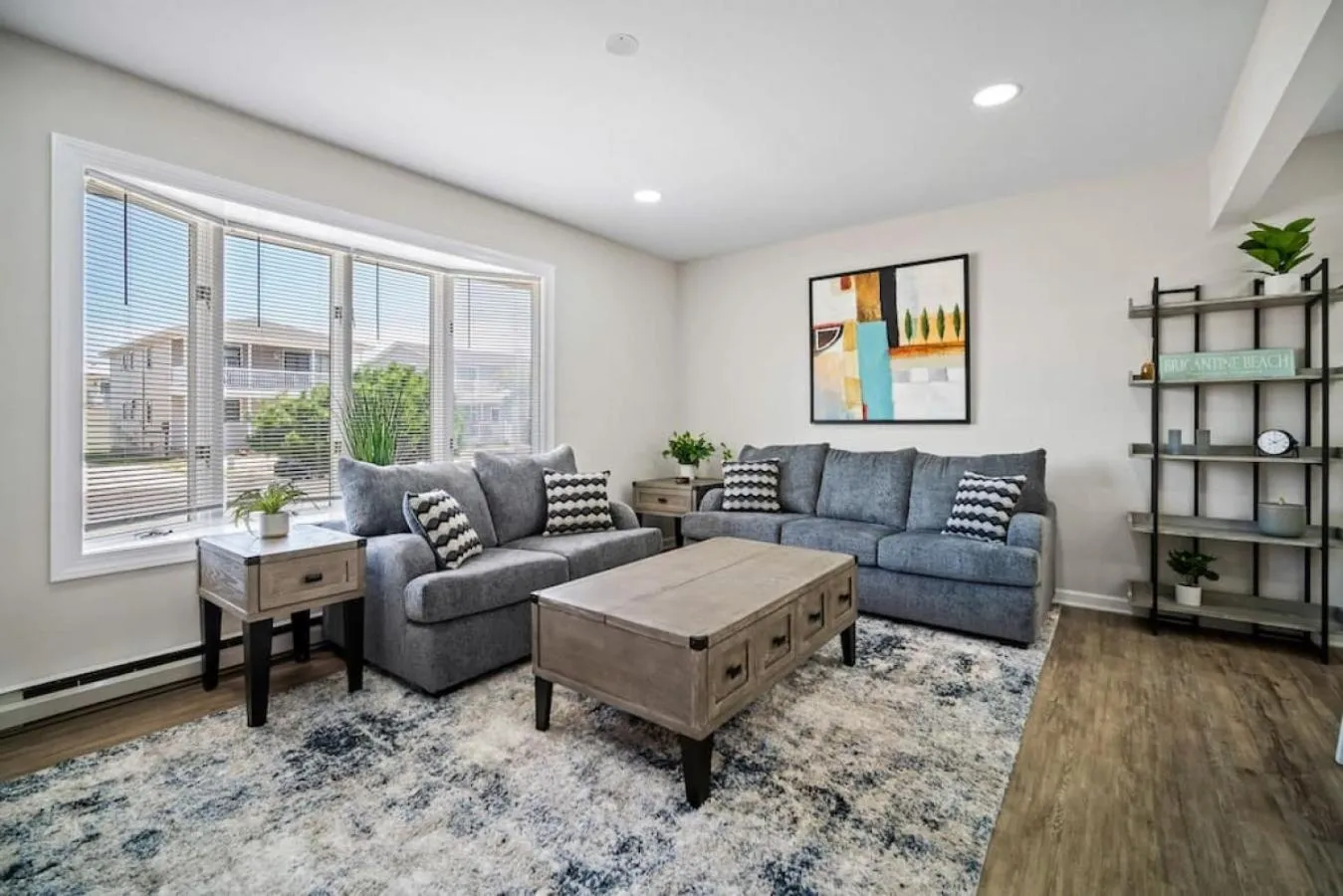 Living room in Full House 2 Blocks from Beach