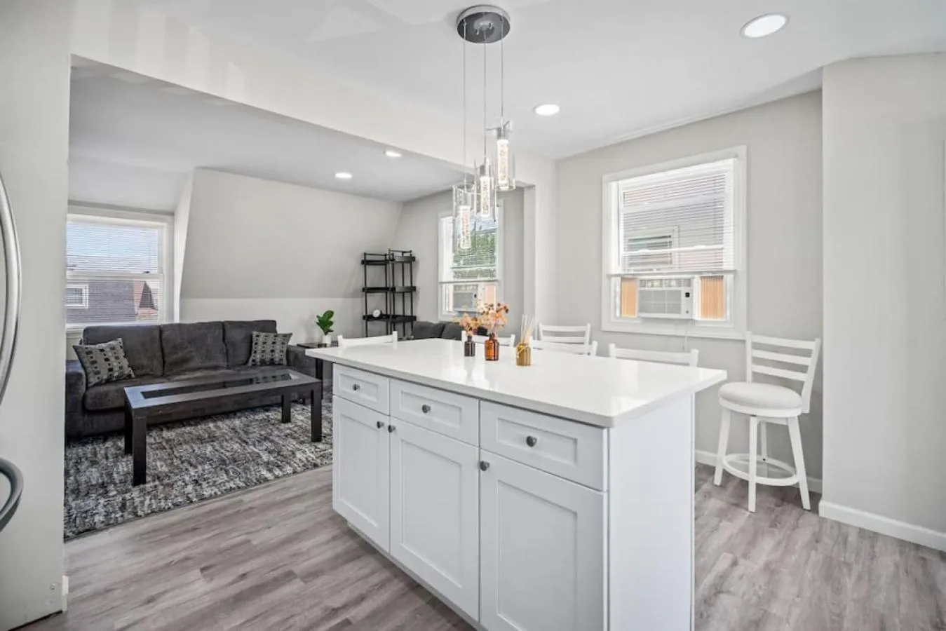 Kitchen or kitchenette in Full House 2 Blocks from Beach