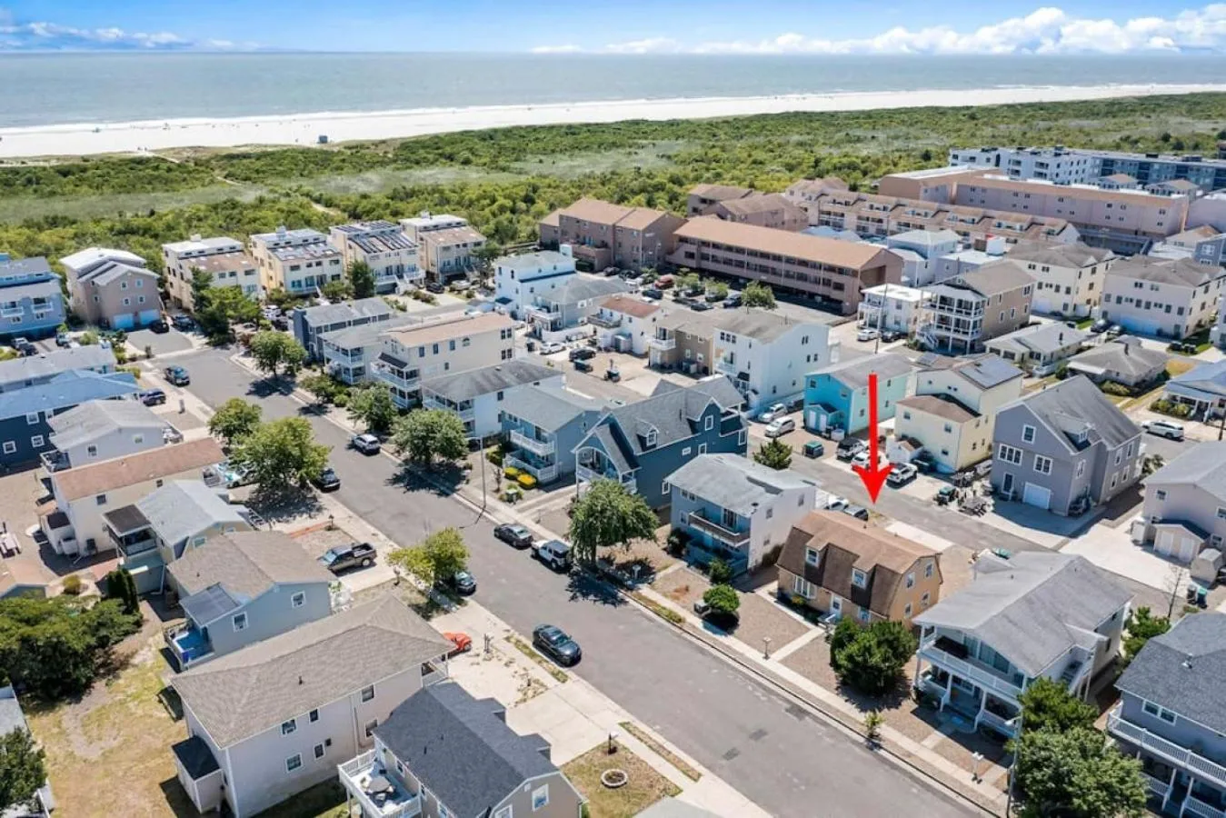 Neighbourhood in Full House 2 Blocks from Beach