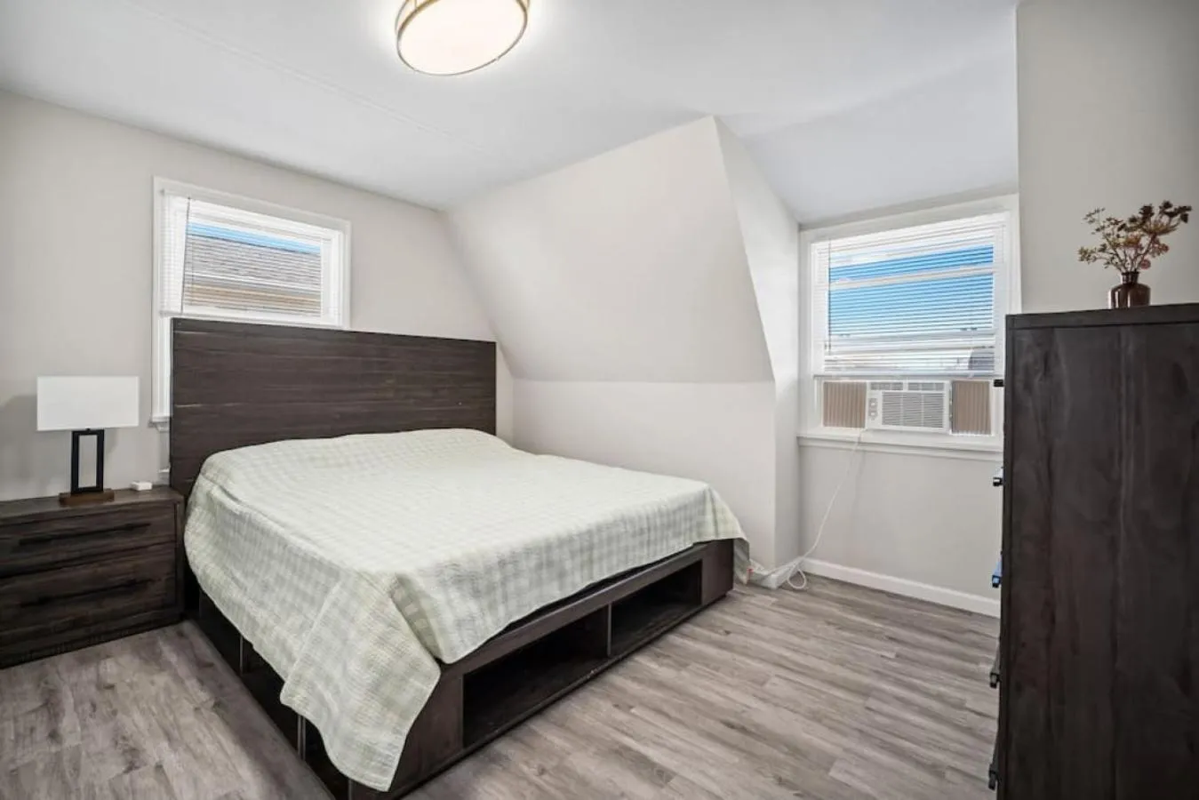 Bedroom, Bed in Full House 2 Blocks from Beach