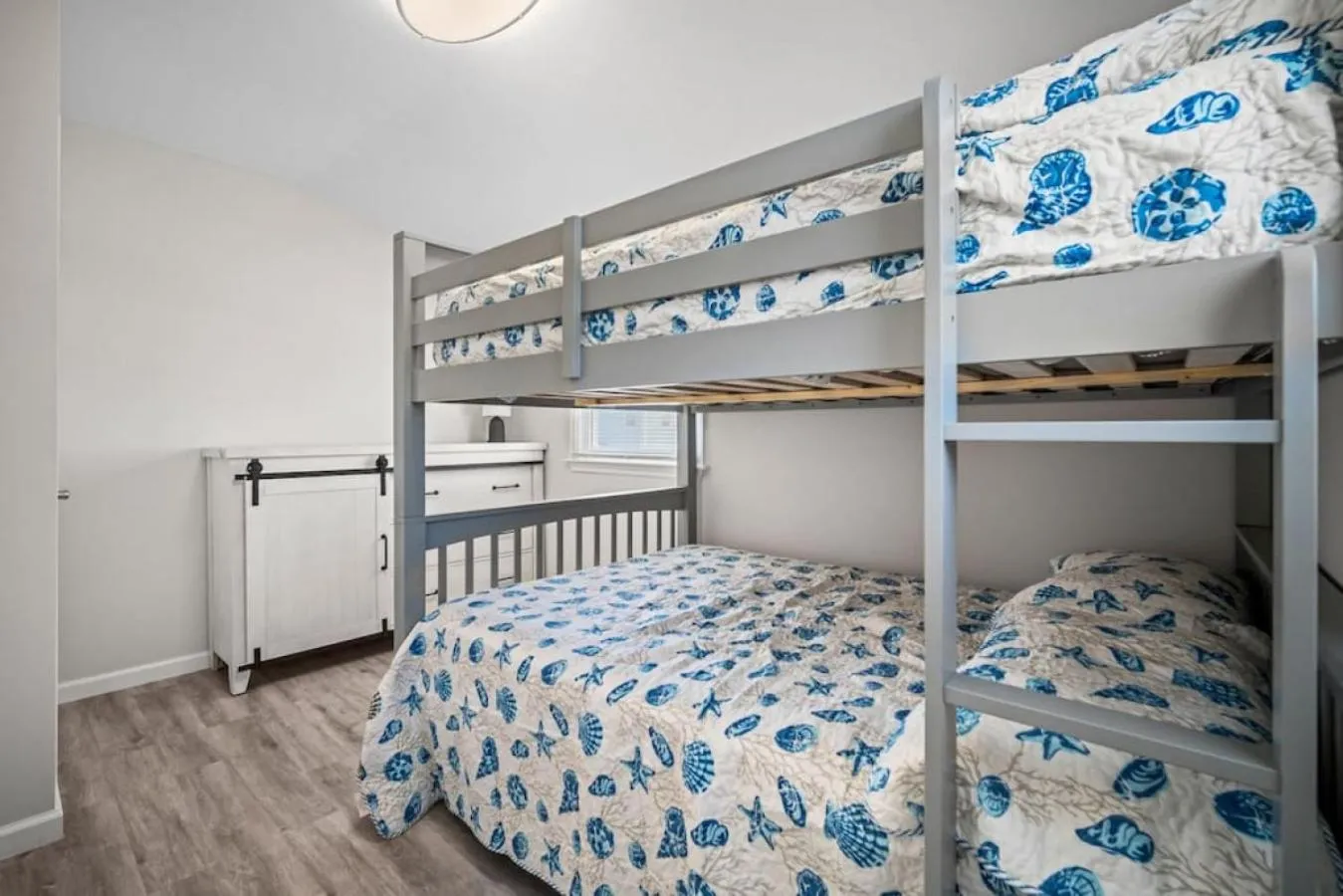 Bedroom, Bed in Full House 2 Blocks from Beach