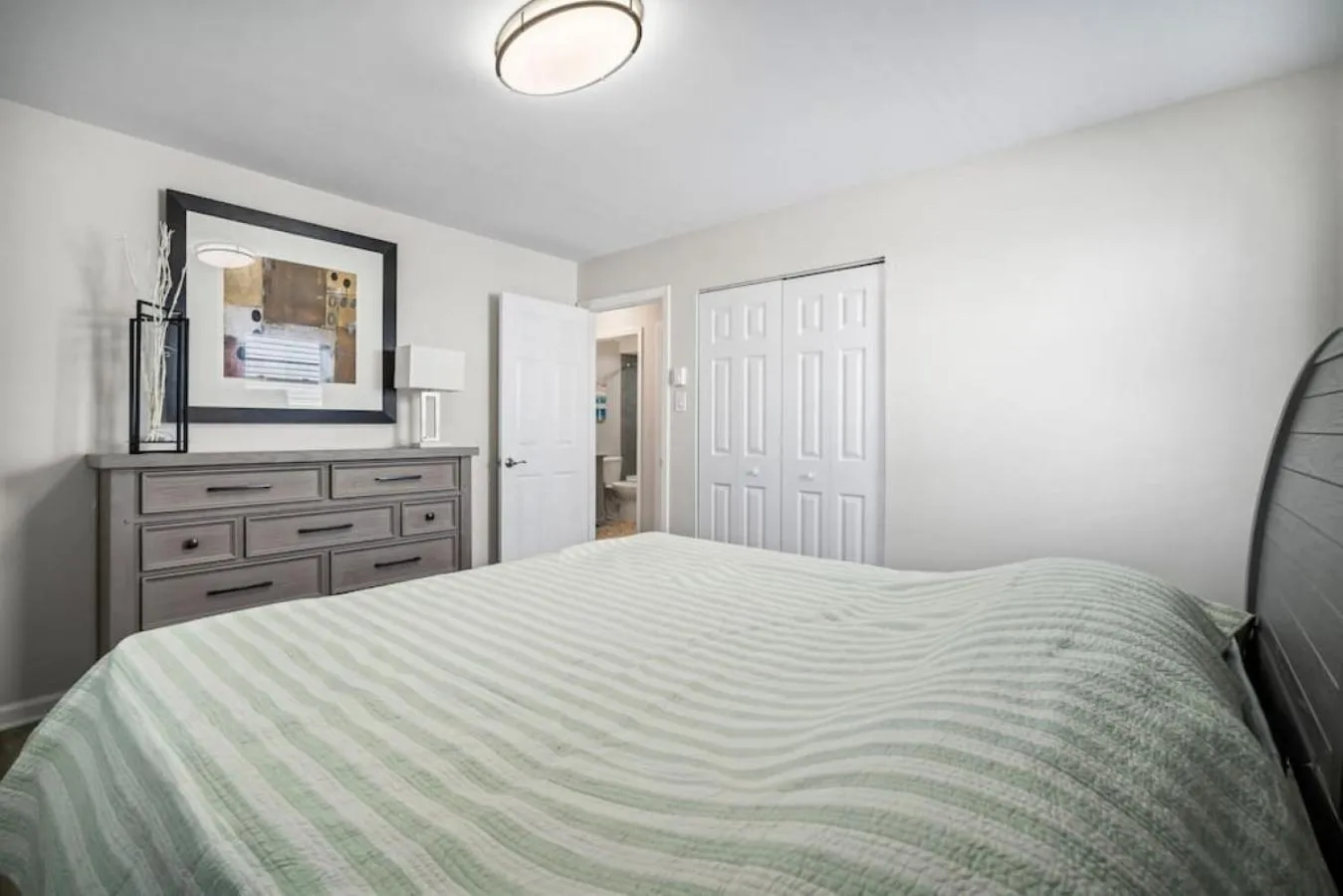 Bedroom, Bed in Full House 2 Blocks from Beach