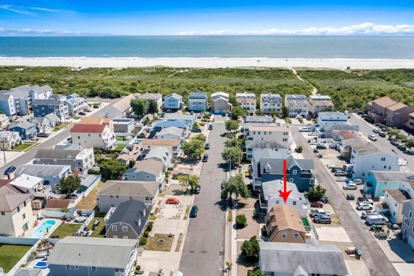 Neighbourhood in Full House 2 Blocks from Beach