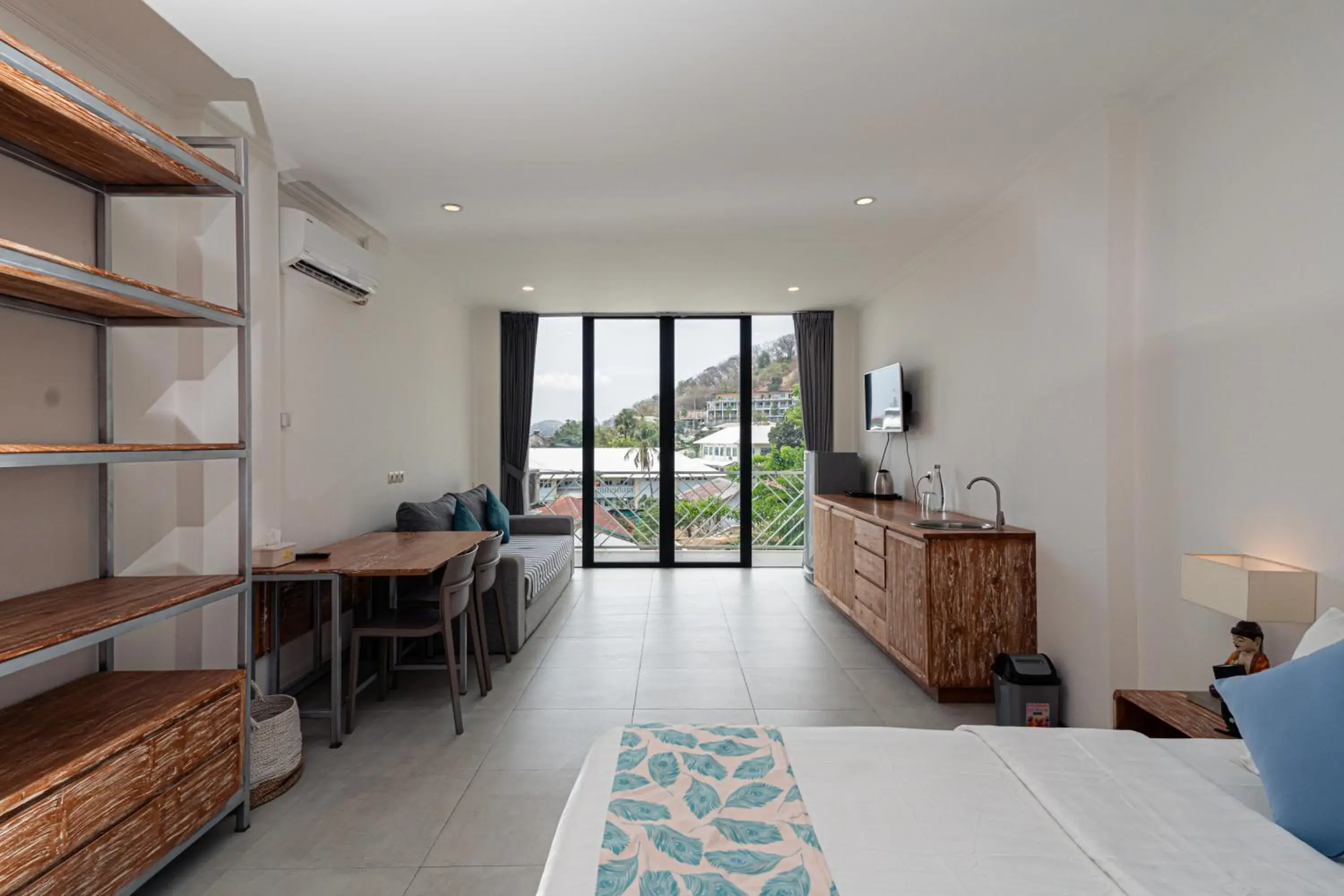 Double Room with Balcony in Komodo Suites Downtown Double Room with Balcony in Komodo Suites Downtown