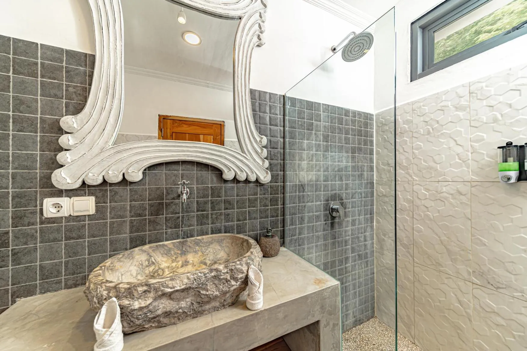 Shower in Komodo Suites Downtown