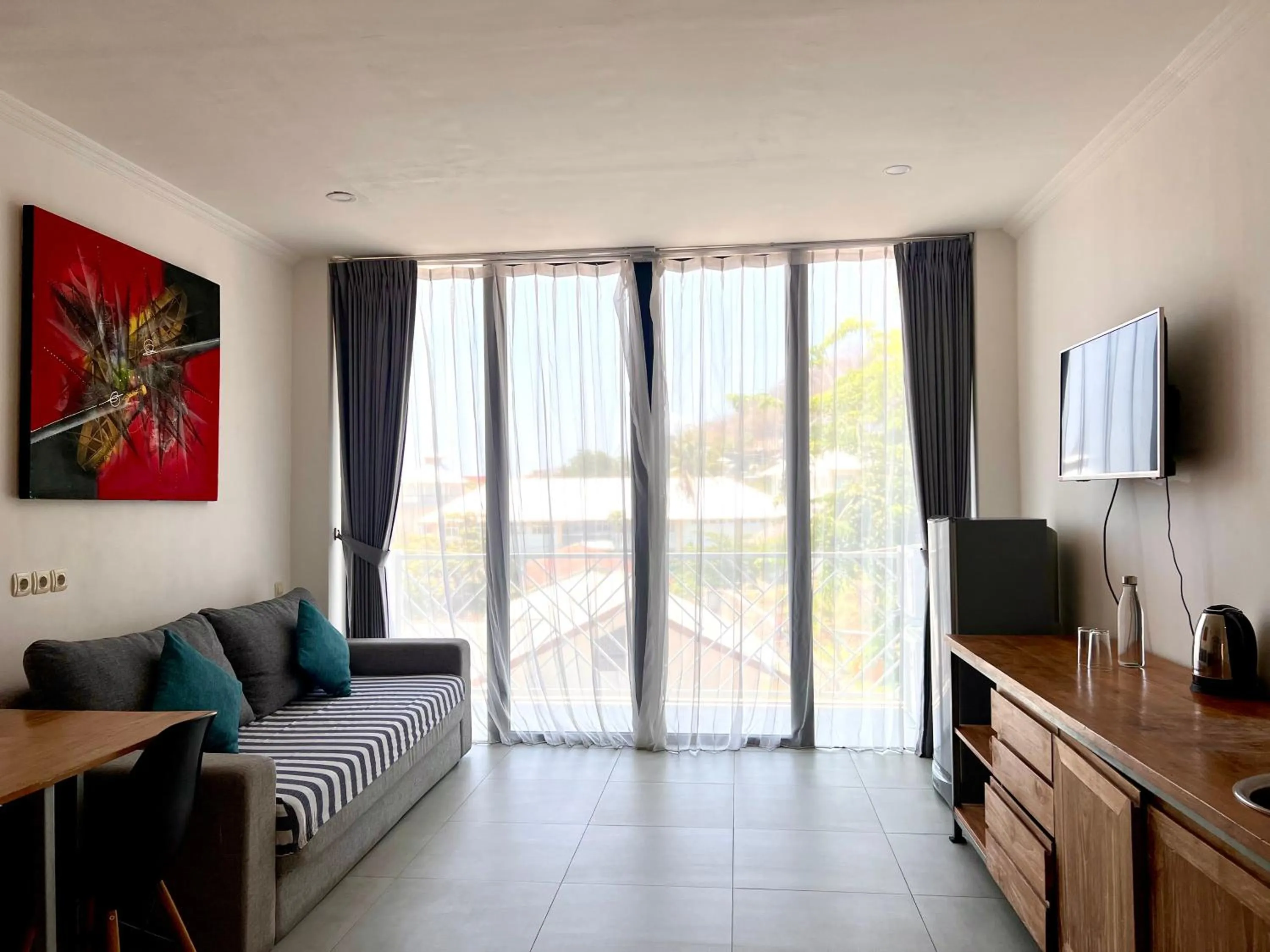 TV and multimedia in Komodo Suites Downtown