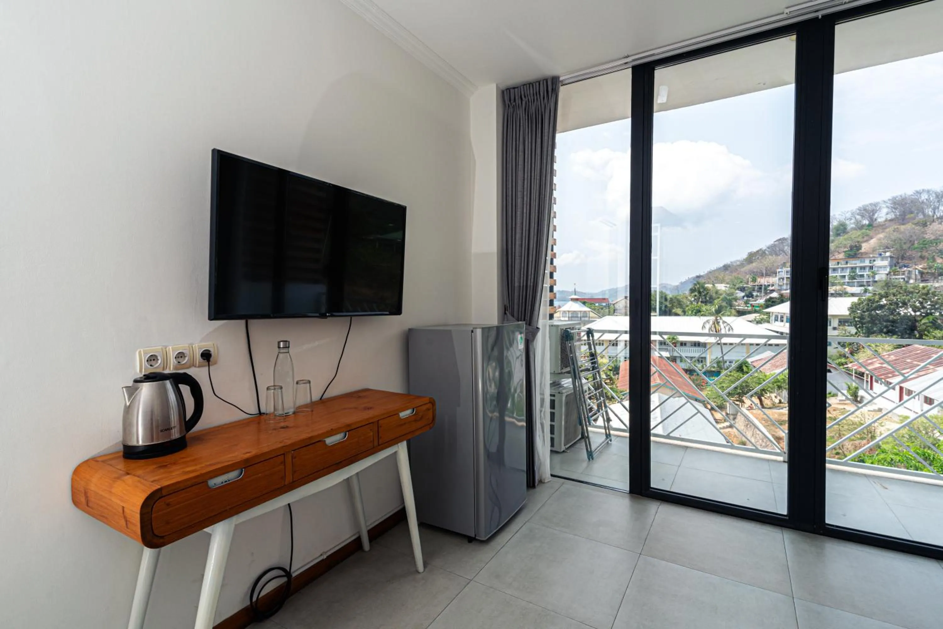 TV and multimedia in Komodo Suites Downtown