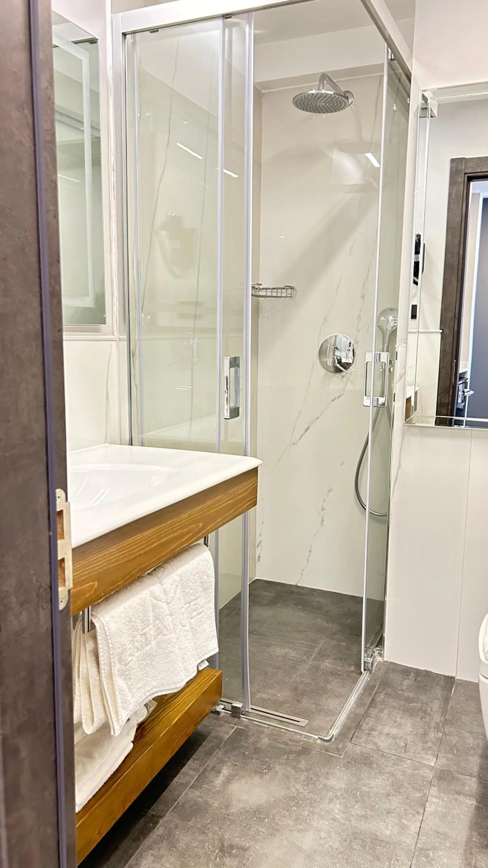 Shower in ERTAN OTEL