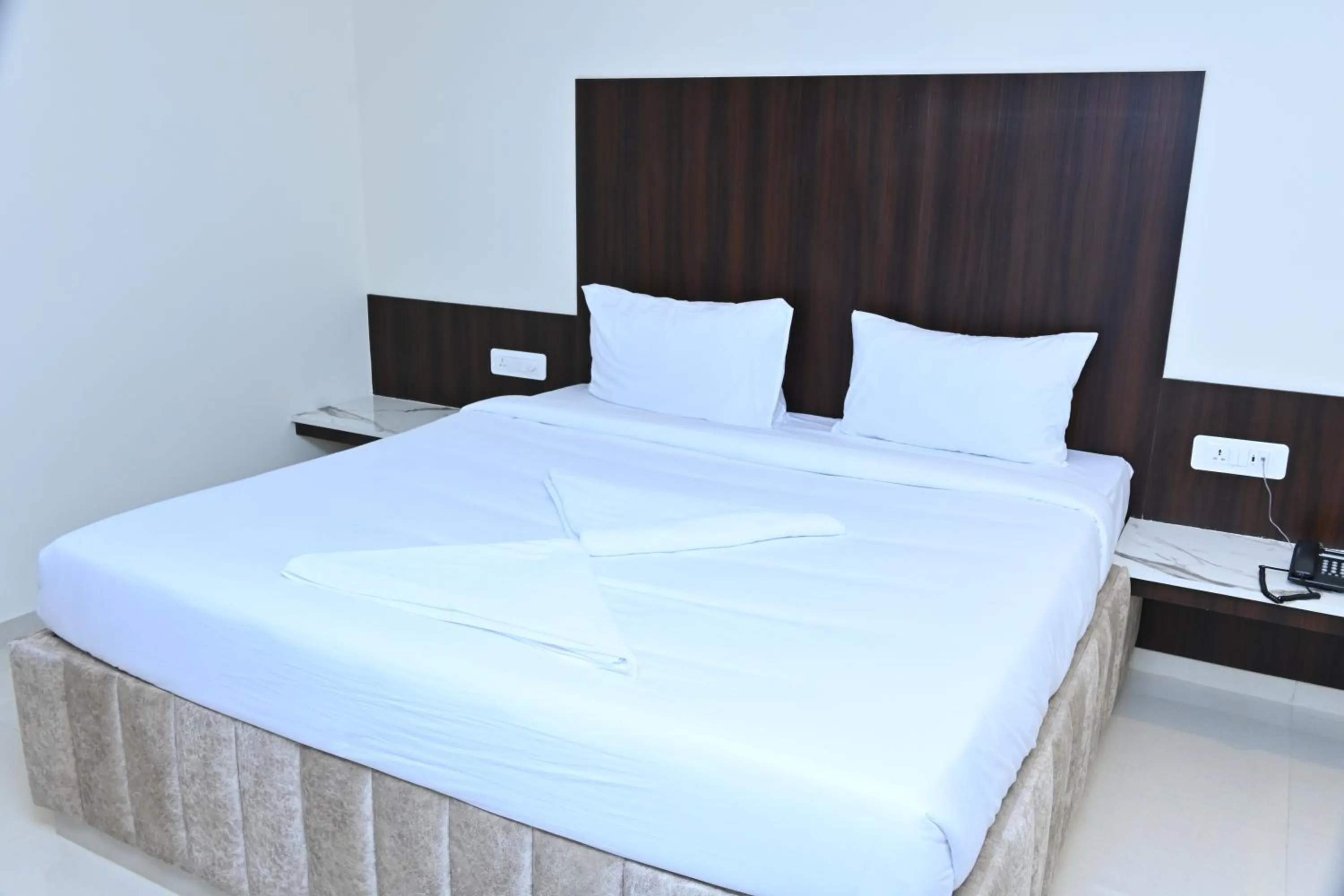 Bed in Grand Manor Suites