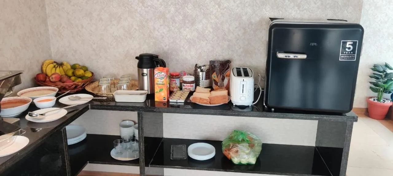 Coffee/tea facilities in Grand Manor Suites